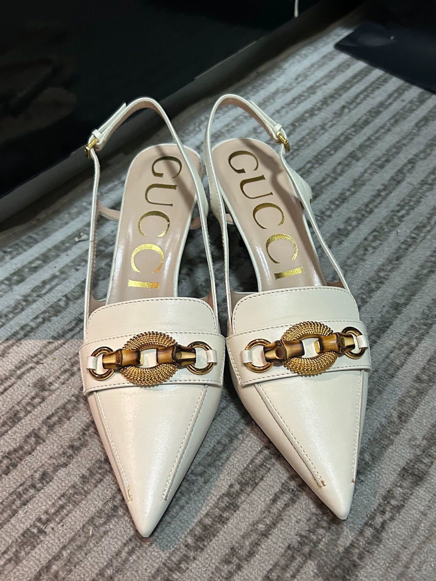 Gucci GUCCI pointed toe buckle cone heel white 37 Size US 6.5 / IT 36.5 - 1 Thumbnail