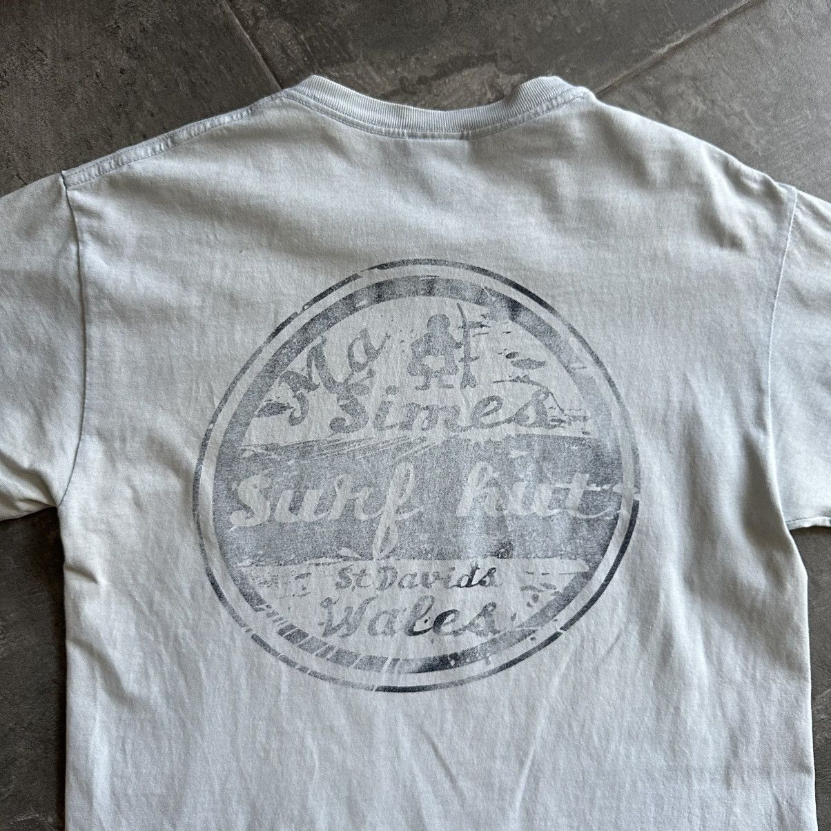 Vintage Vintage Ma Simes T-shirts Surf Hut Big Logo Y2K 00s Size US M / EU 48-50 / 2 - 25 Thumbnail