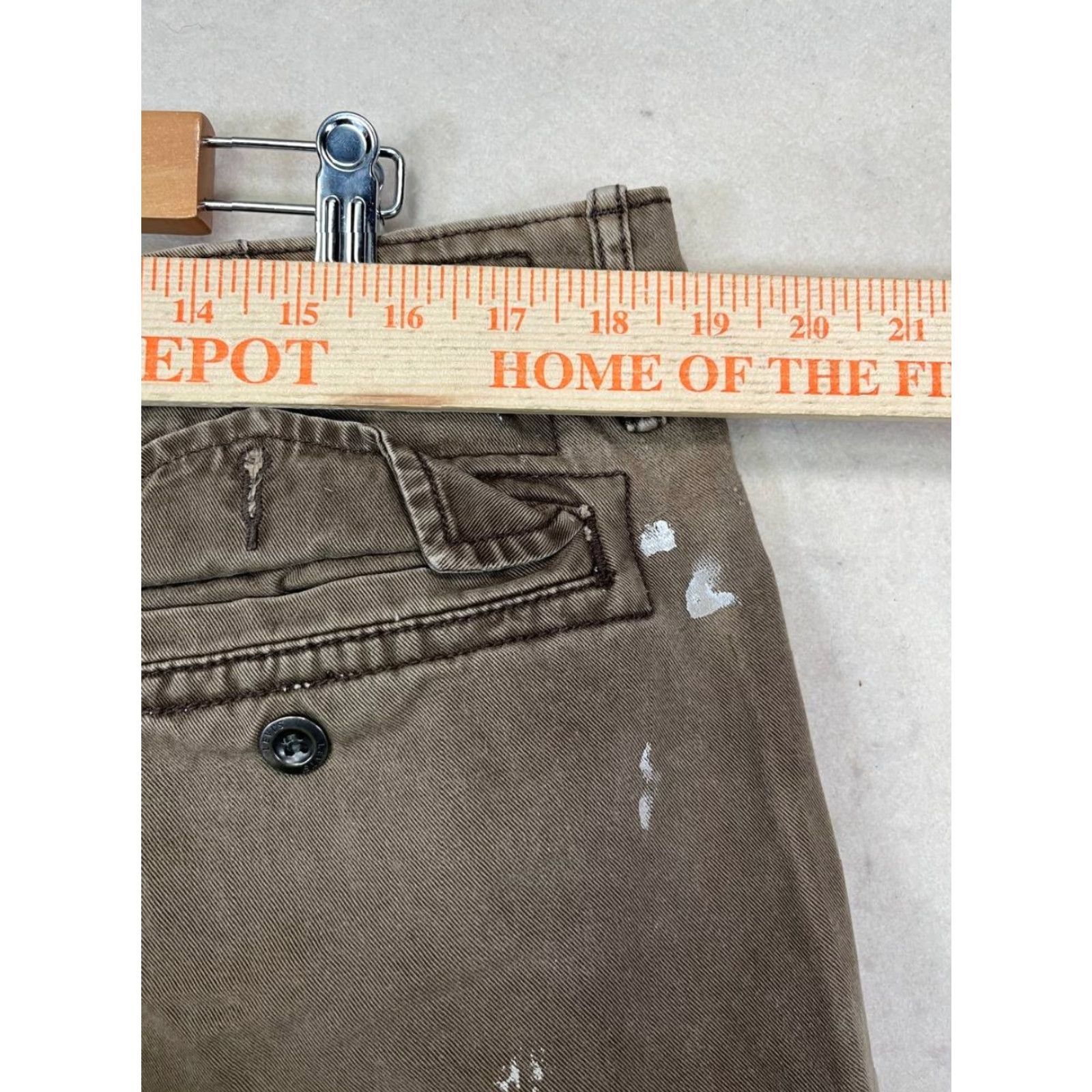 Levi's VINTAGE Levi's Cargo Shorts Men 36x10 Brown Canvas Distressed Grunge Cargo Pockets Workwear Casual Regular Mens Badges Size US 36 / EU 52 - 4 Thumbnail