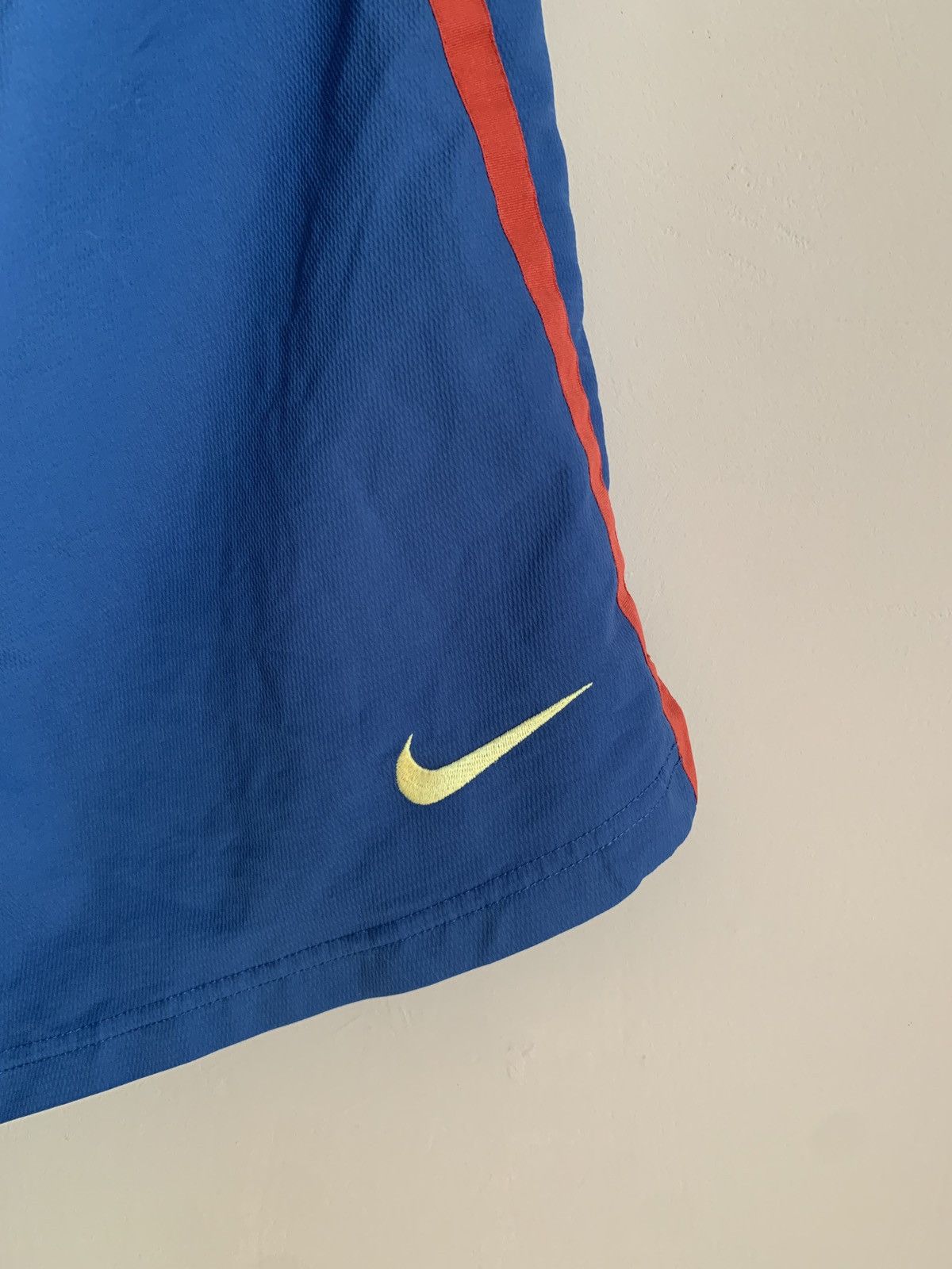 Vintage FC Barcelona 2005 2006 vintage Nike soccer football shorts Size US 34 / EU 50 - 4 Thumbnail
