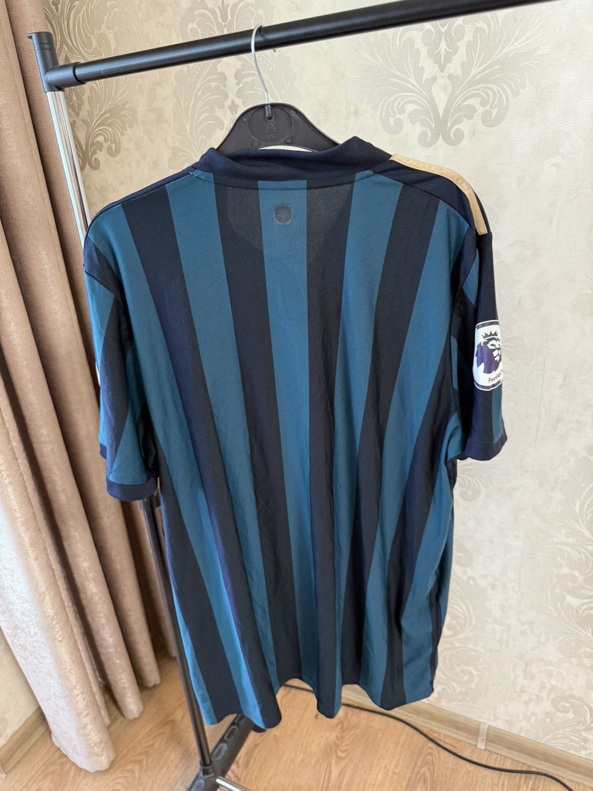 Adidas ADIDAS LEEDS UNITED JERSEY STRIPED FOOTBALL SHIRT XL Size US XL / EU 56 / 4 - 9 Thumbnail