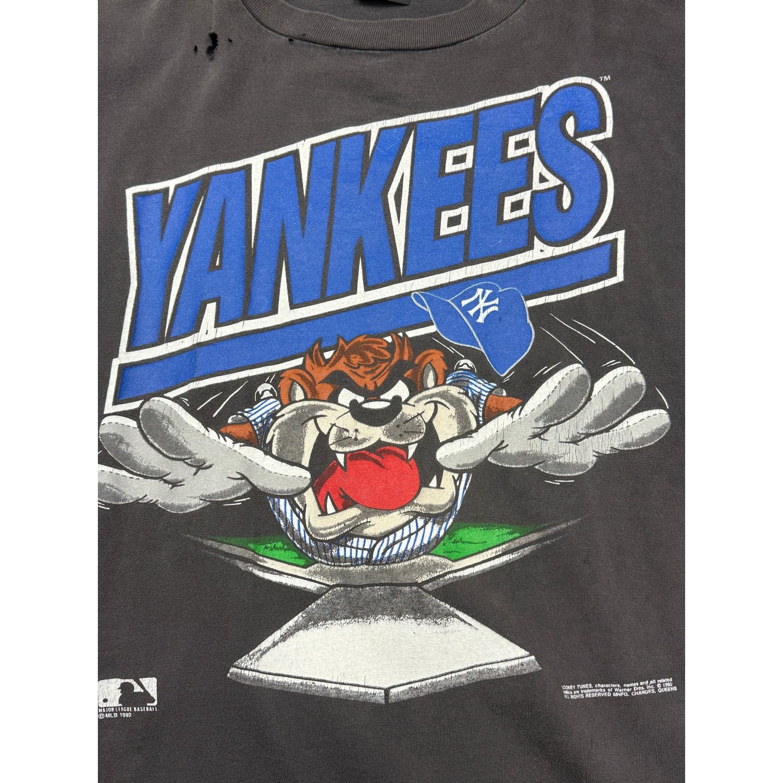 Vintage Vintage 1992 New York Yankees Looney Tunes Taz T Shirt XL Size US XL / EU 56 / 4 - 5 Thumbnail