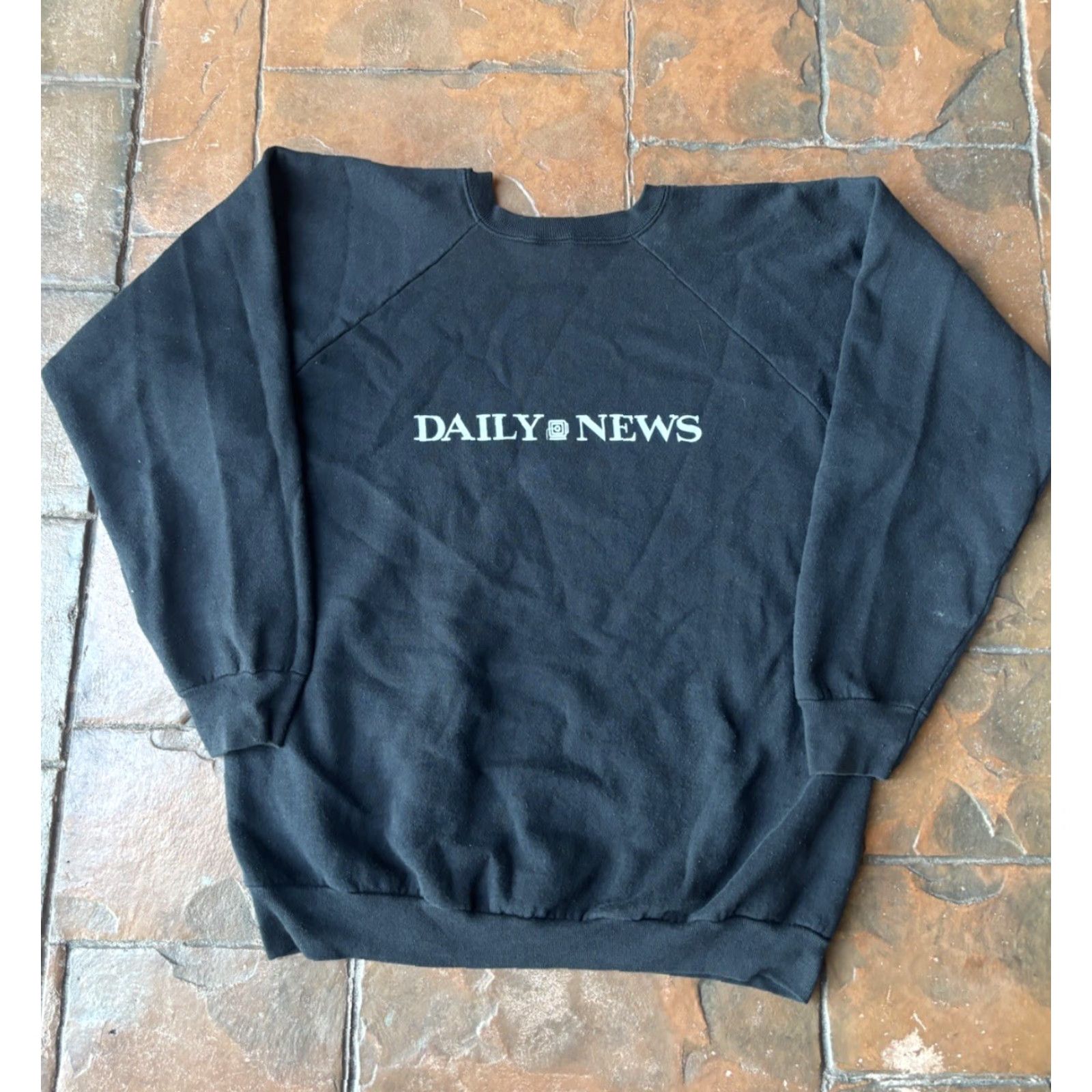Fruit Of The Loom VINTAGE 80s New York Daily News Crewneck Sweatshirt XL Men's Black Cotton Logo 90s Pullover Size US XL / EU 56 / 4 - 3 Thumbnail