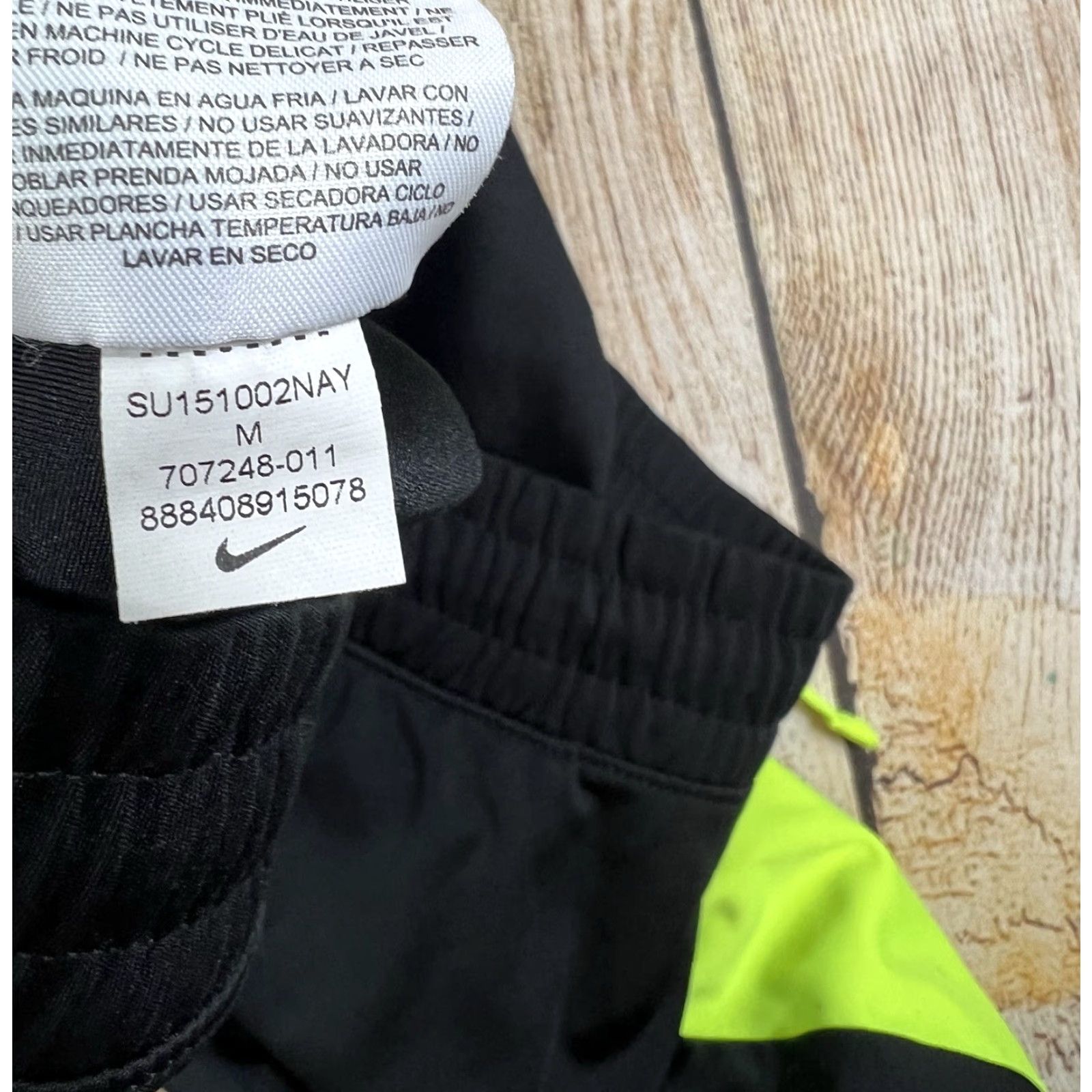 Nike VINTAGE Women’s Nike Soccer Shorts Sports Activewear Medium 707248-011 Black Neon Athletic Shoes? Size 32" / US 10 / IT 46 - 4 Thumbnail