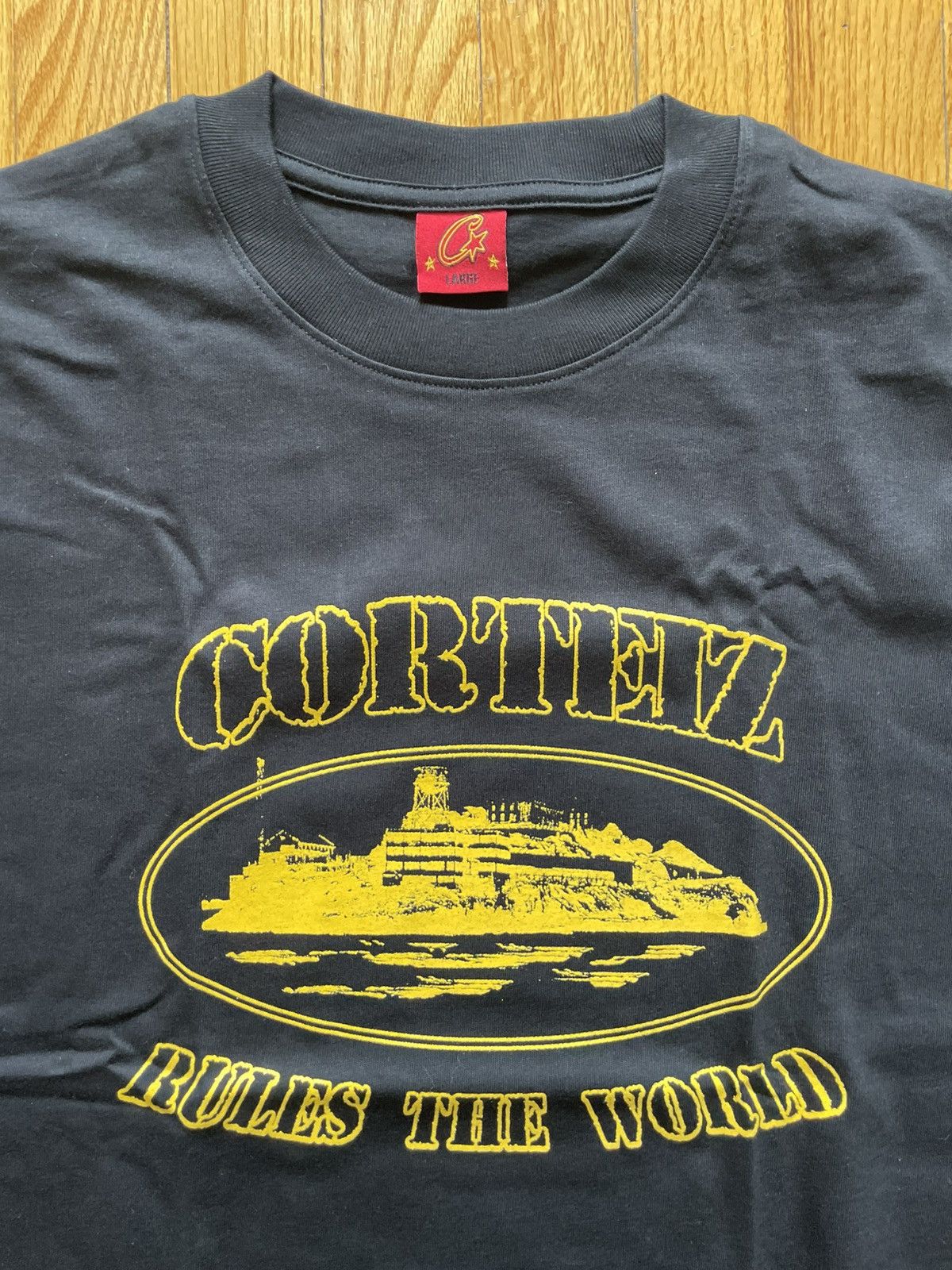 Corteiz Alcatraz Tee Black Yellow XLサイズ OG ALCATRAZ TEE [BLACK/YELLOW] – CRTZRTW