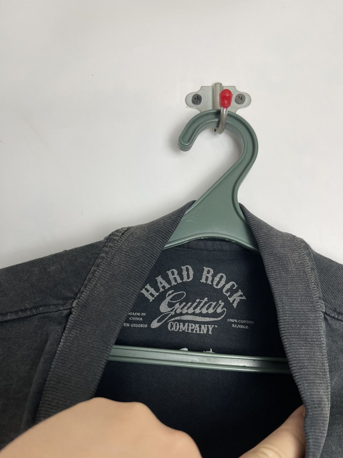 Hard Rock Cafe Vintage Hard Rock Cafe Paris Tee Guitar Company Size US L / EU 52-54 / 3 - 7 Thumbnail