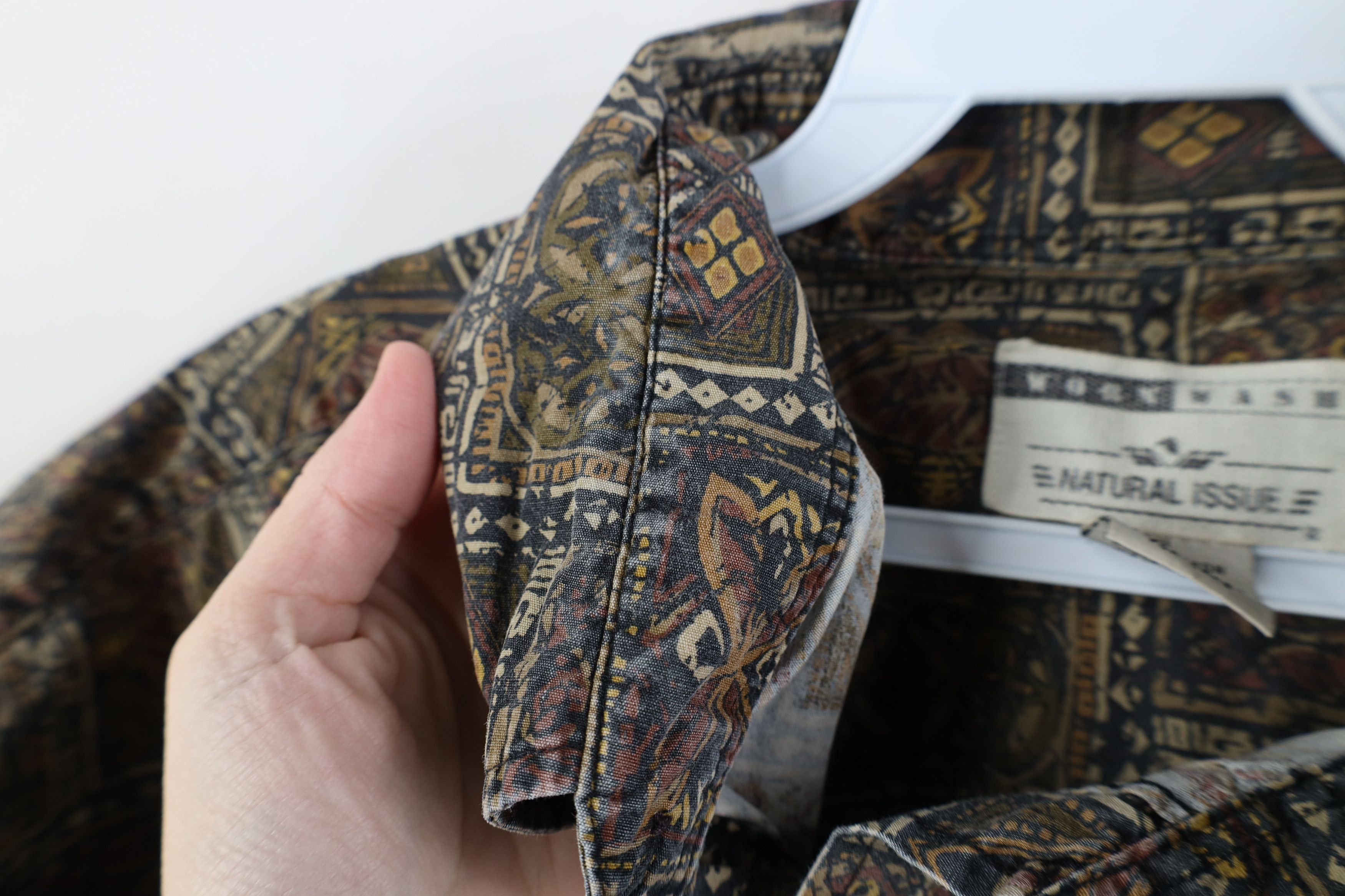 Vintage Vintage 90s Streetwear Geometric Hawaiian Button Shirt Size US XL / EU 56 / 4 - 6 Thumbnail