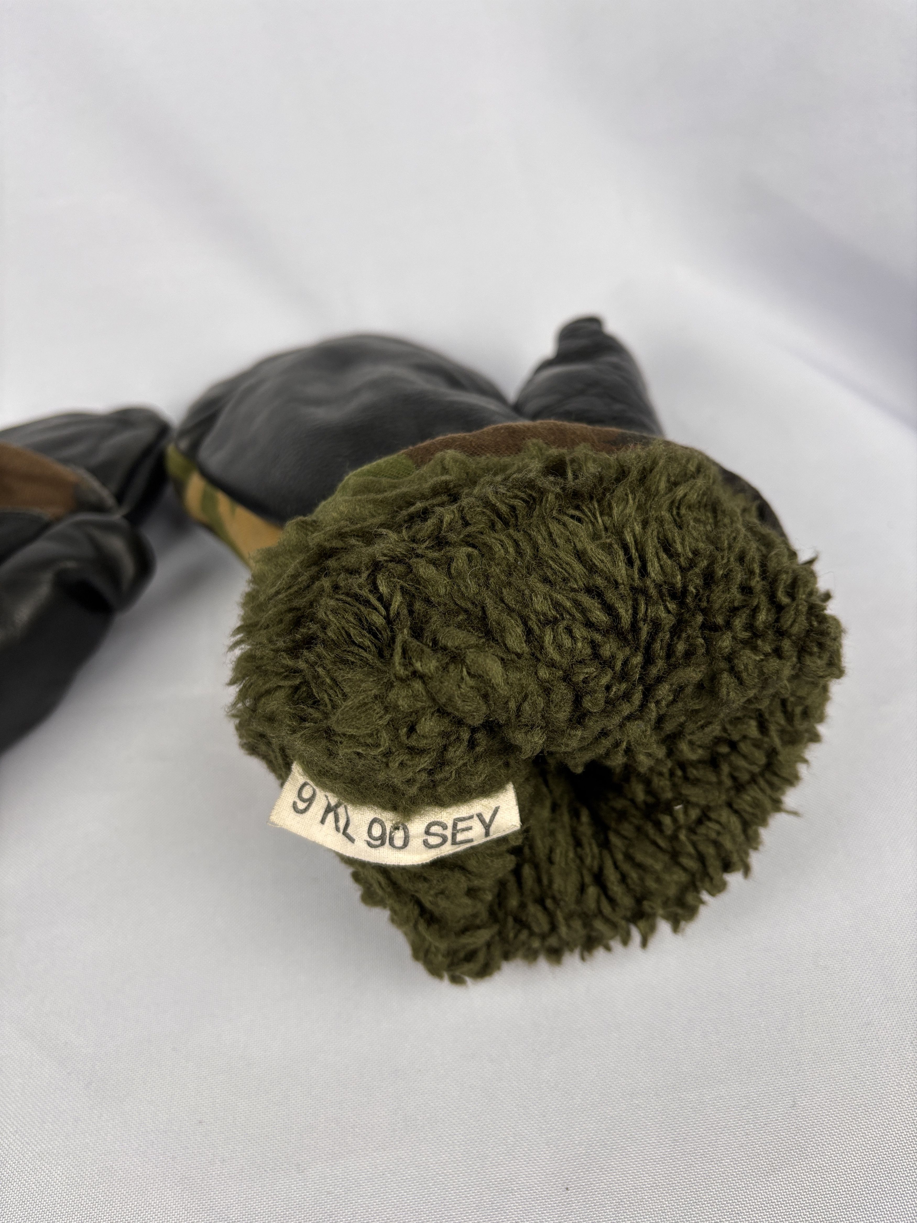 Vintage Mittens Gloves Extreme Cold Weather Dutch Army Leather Palms Size ONE SIZE - 4 Thumbnail