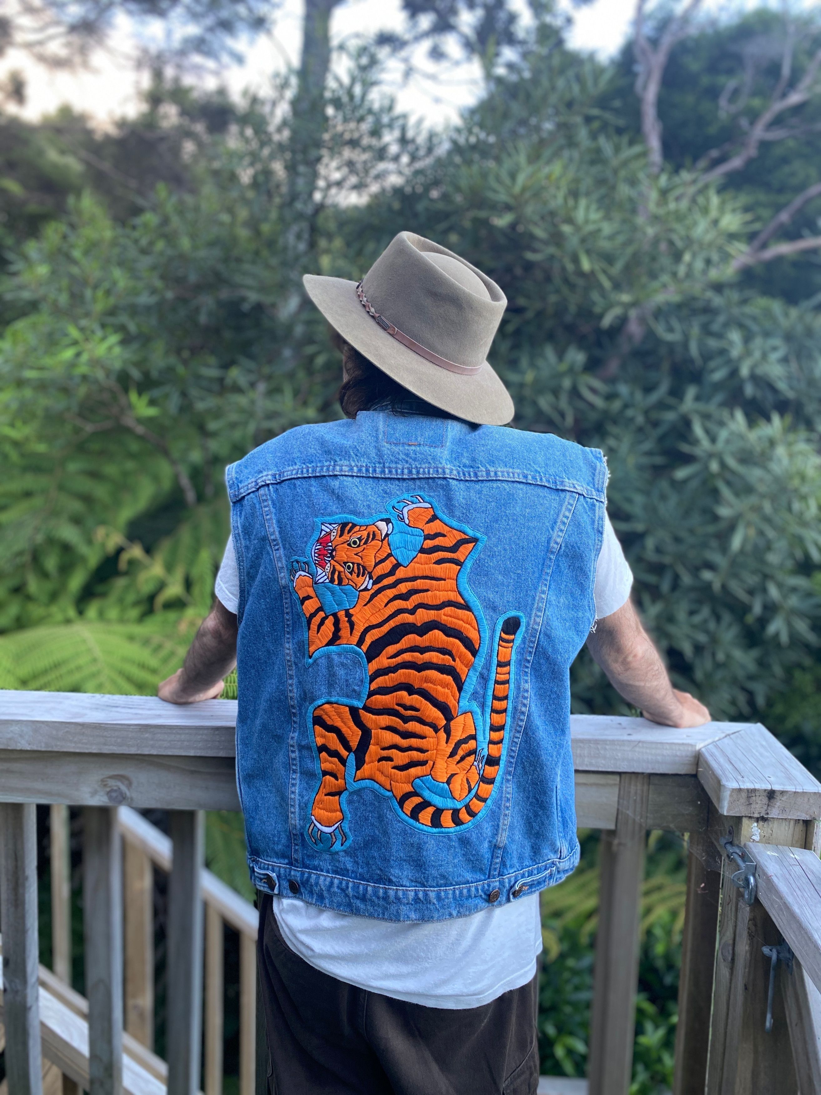 Levi's Vintage Clothing Vintage Levi’s Vest with Tiger Embroidery Size US S / EU 44-46 / 1 - 1 Thumbnail