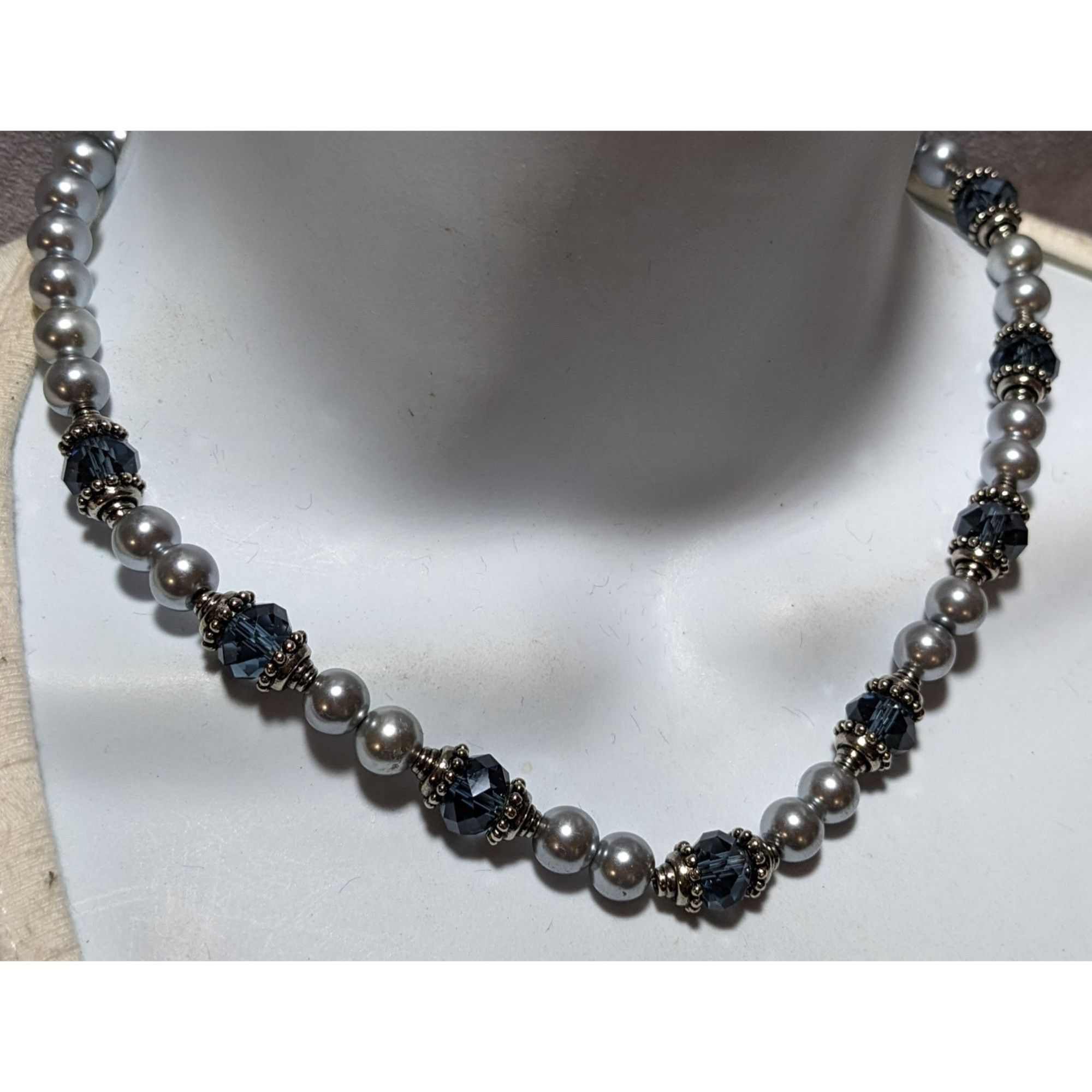 Other Elegant Silver Faux Pearl Beaded Glass Necklace Size ONE SIZE - 6 Thumbnail