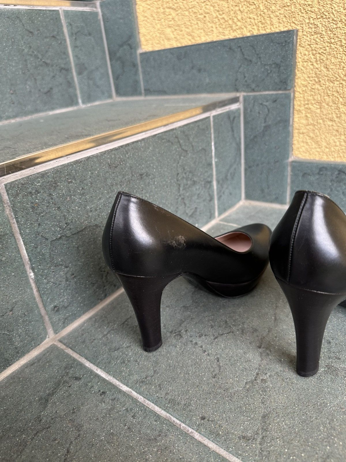 Salvatore Ferragamo Salvatore Ferragamo Heels Pumps Black Leather 5.5 size 36 Size US 5.5 / IT 35.5 - 10 Thumbnail