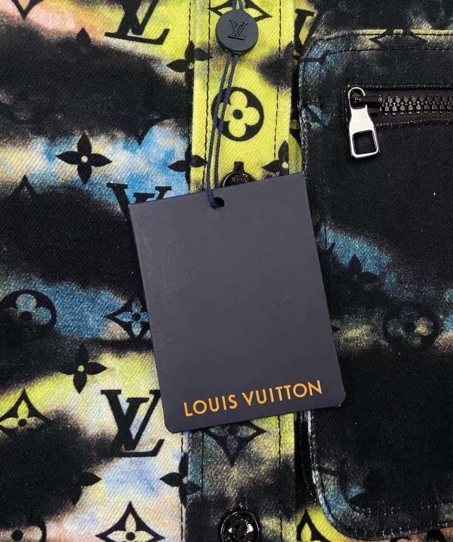 Louis Vuitton Louis Vuitton S Printed Monogram long sleeves Denim Shirt Size US S / EU 44-46 / 1 - 5 Thumbnail