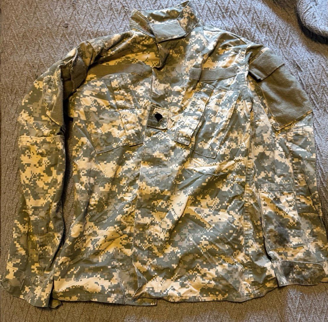 Under Armour Army Digital Camo Uniform Jacket Small Reg Size US S / EU 44-46 / 1 - 1 Thumbnail