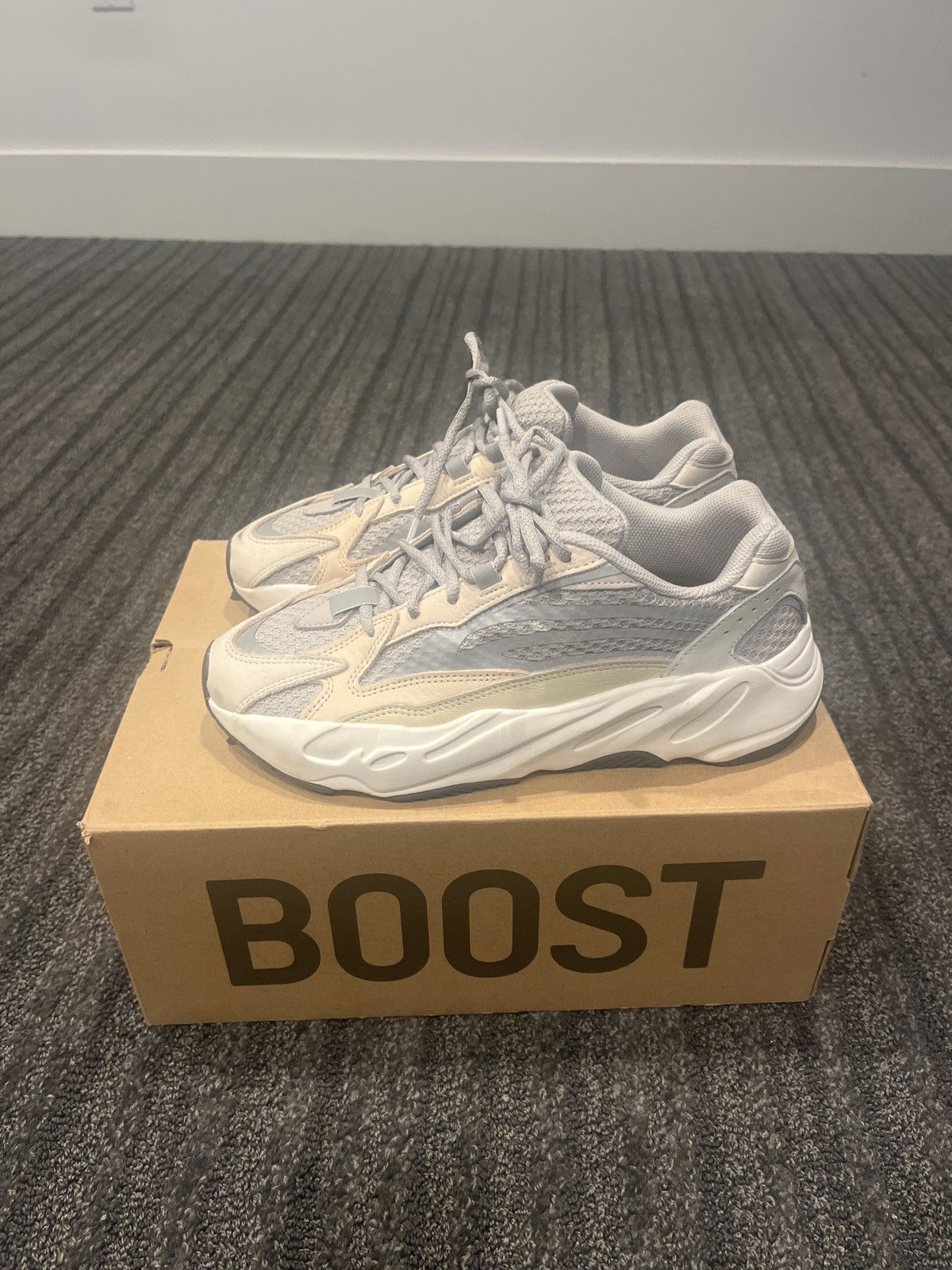 Adidas × Yeezy Yeezy Boost 700 V2 Size US 8.5 / EU 41-42 - 3 Thumbnail
