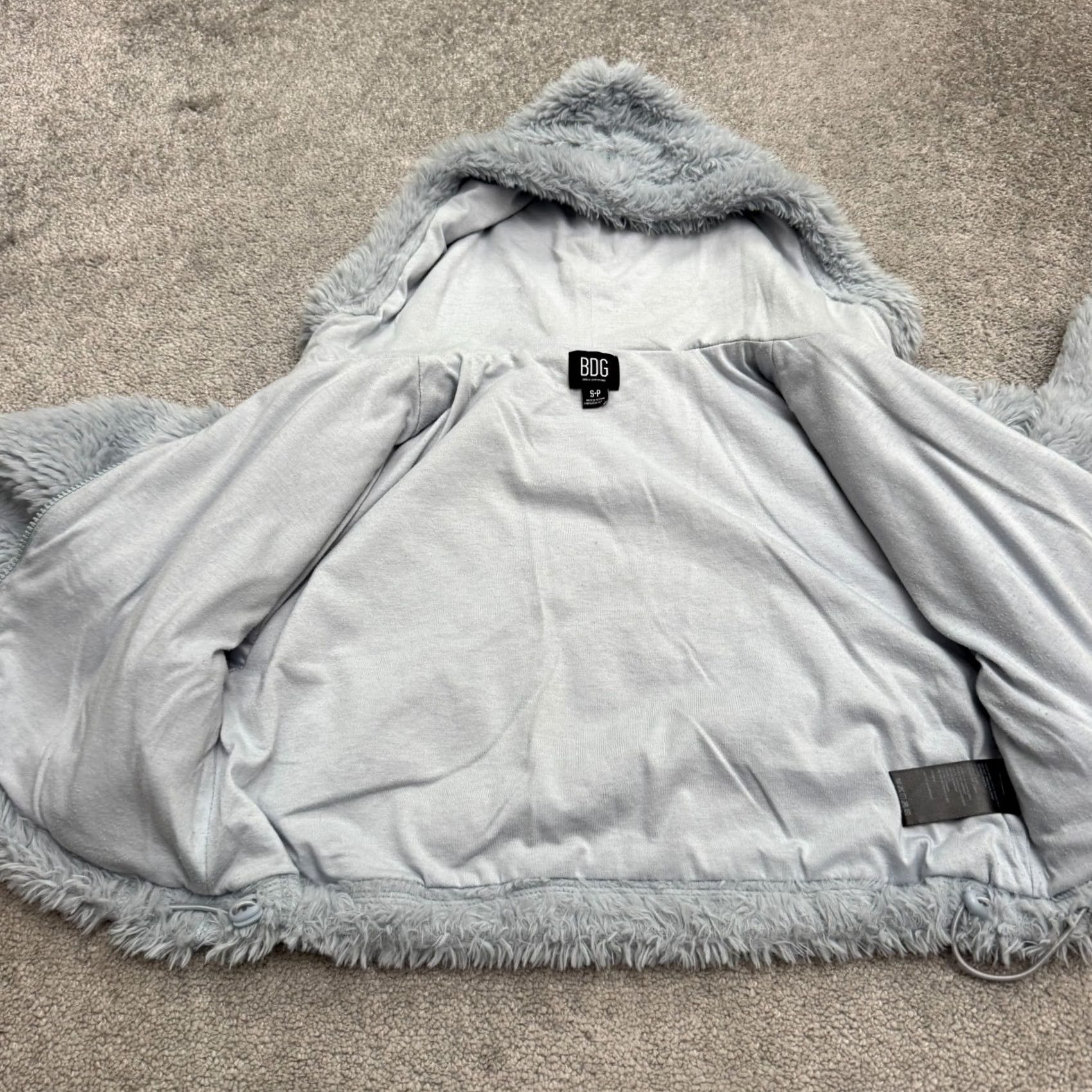 Urban Outfitters BDG Urban Outfitters Cropped Fuzzy Sherpa Faux Fur Jacket Hoodie Womens Small Size S / US 4 / IT 40 - 3 Thumbnail