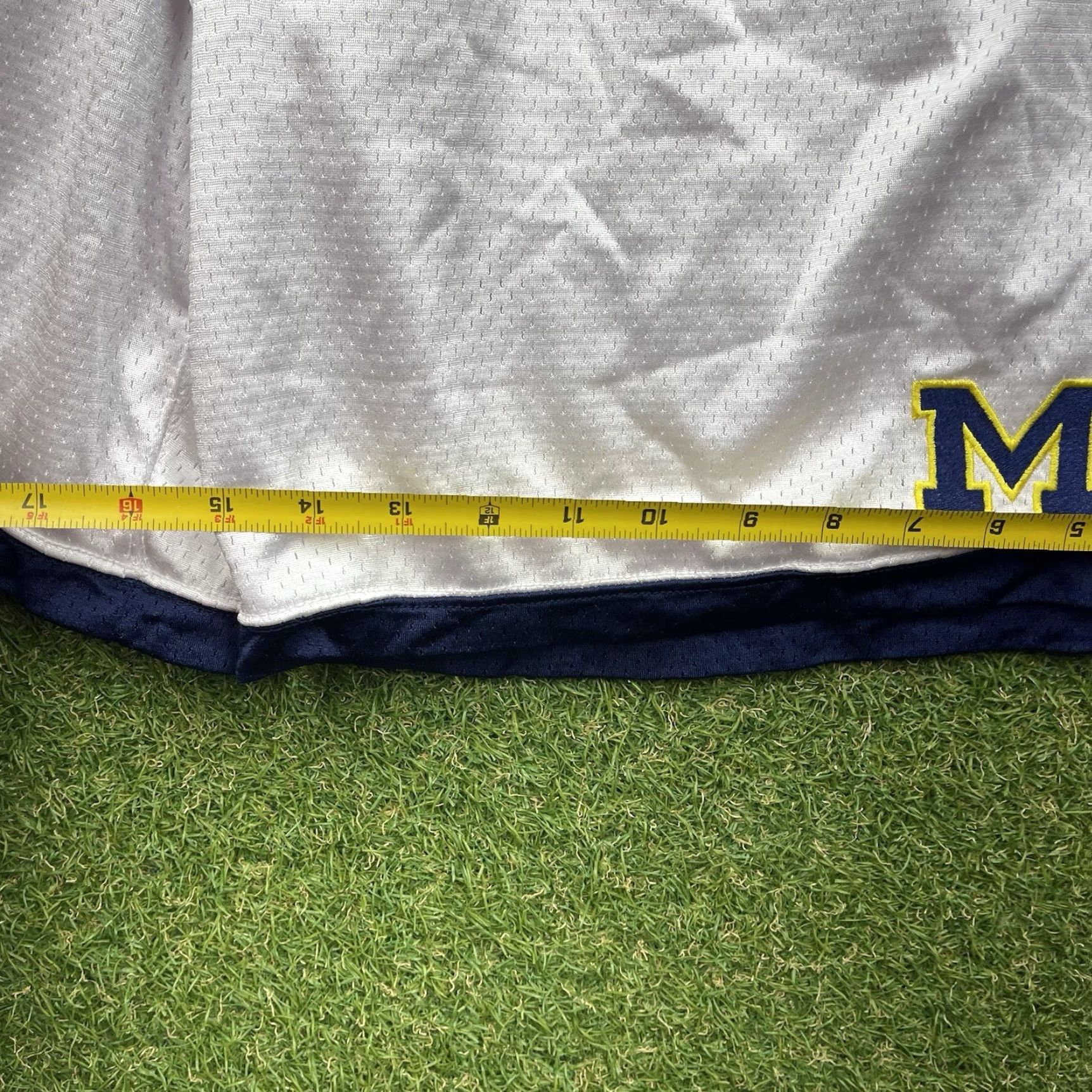 Adidas VINTAGE Adidas Michigan Wolverines Shorts Mens XL Team Issued Basketball Y2K Size US 36 / EU 52 - 5 Thumbnail