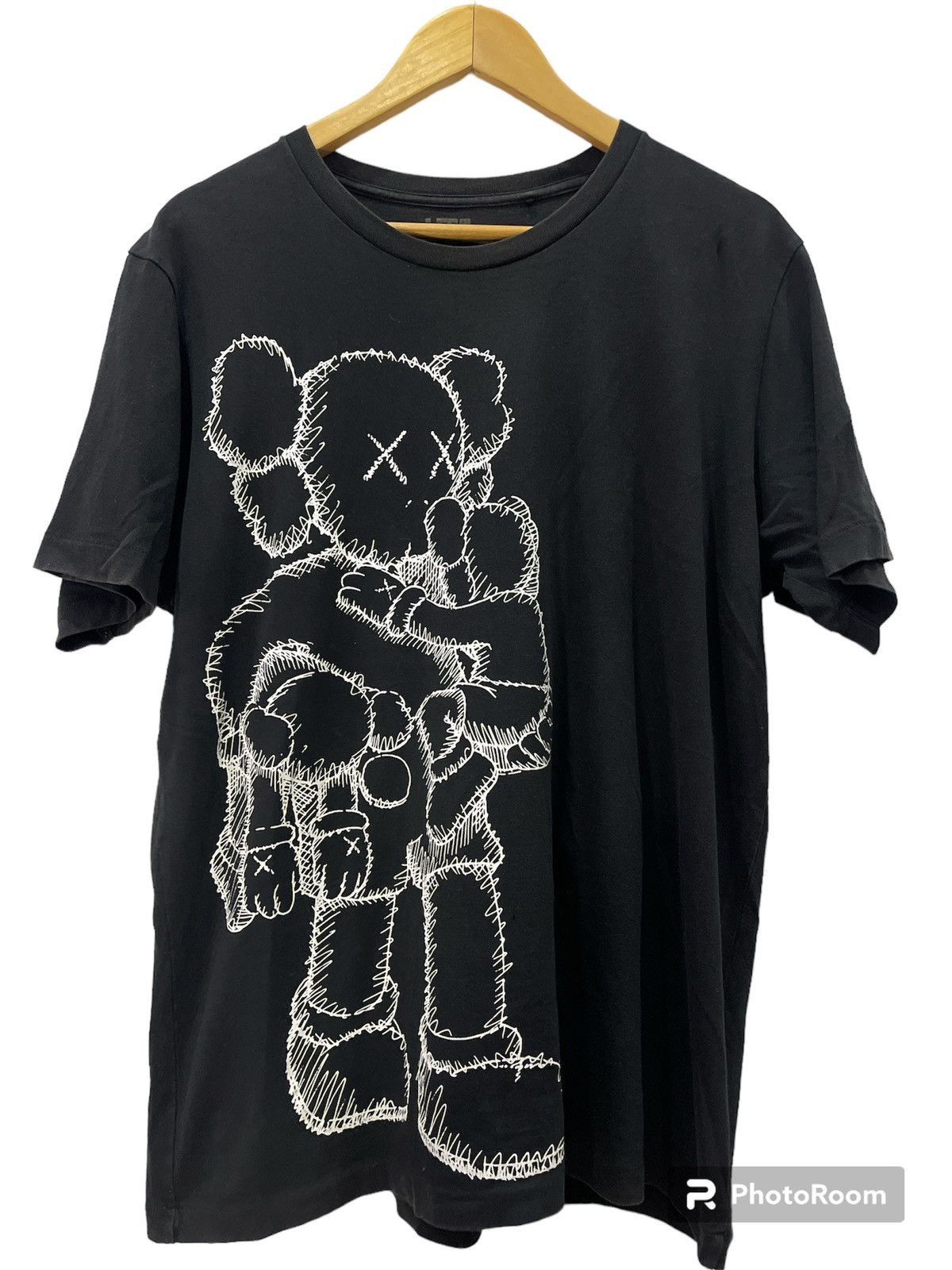 UT Kaws T-shirt Rare Design 🔥🔥🔥🔥
