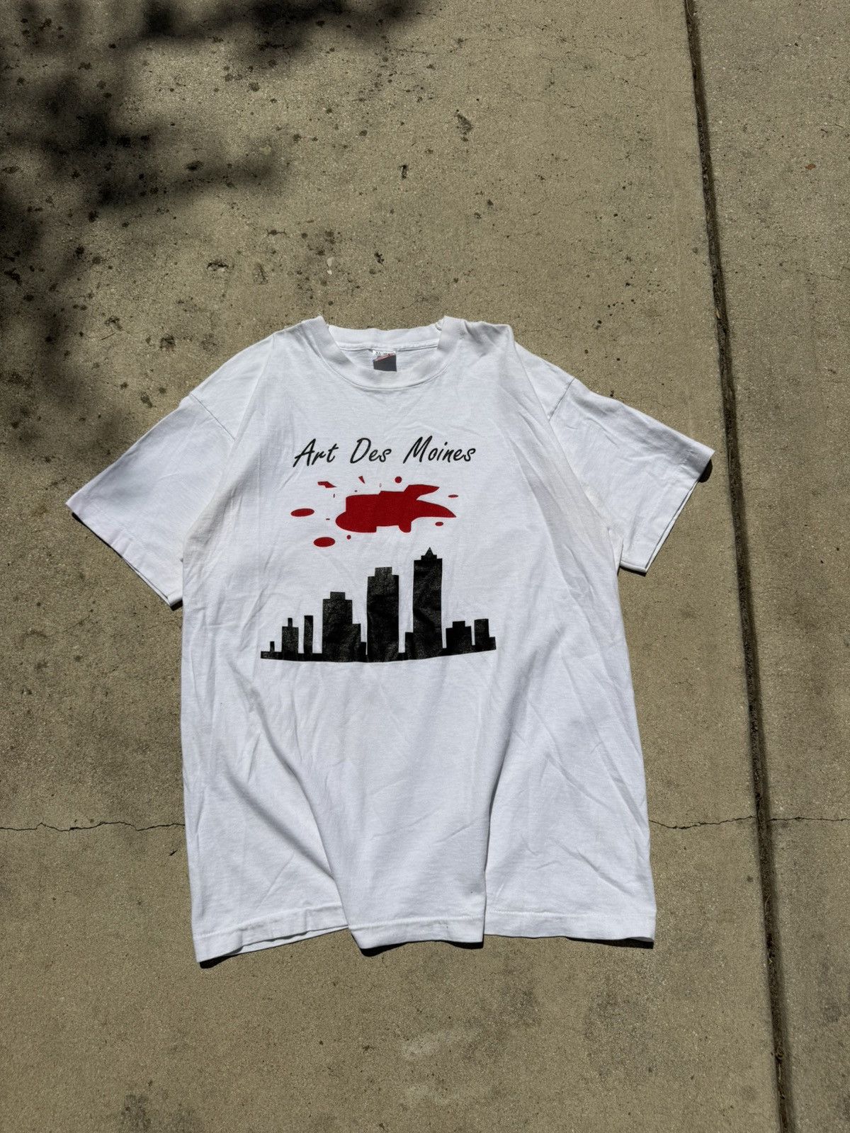 Vintage Vintage 90s Art Des Moines Iowa tee blood design Size US XL / EU 56 / 4 - 1 Thumbnail