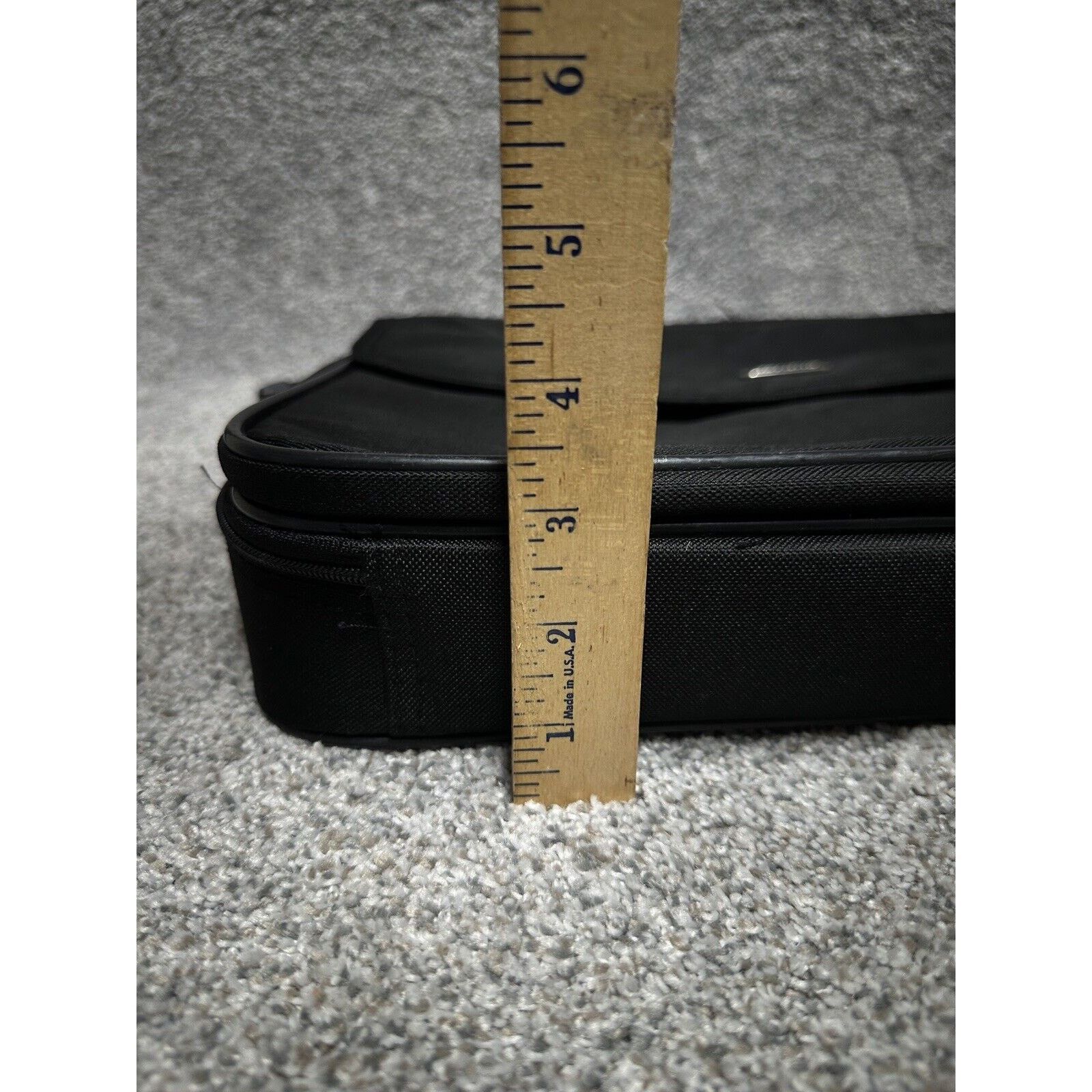 Other Targus Nylon 15.6” Black Padded Computer Messenger Bag Size ONE SIZE - 14 Thumbnail