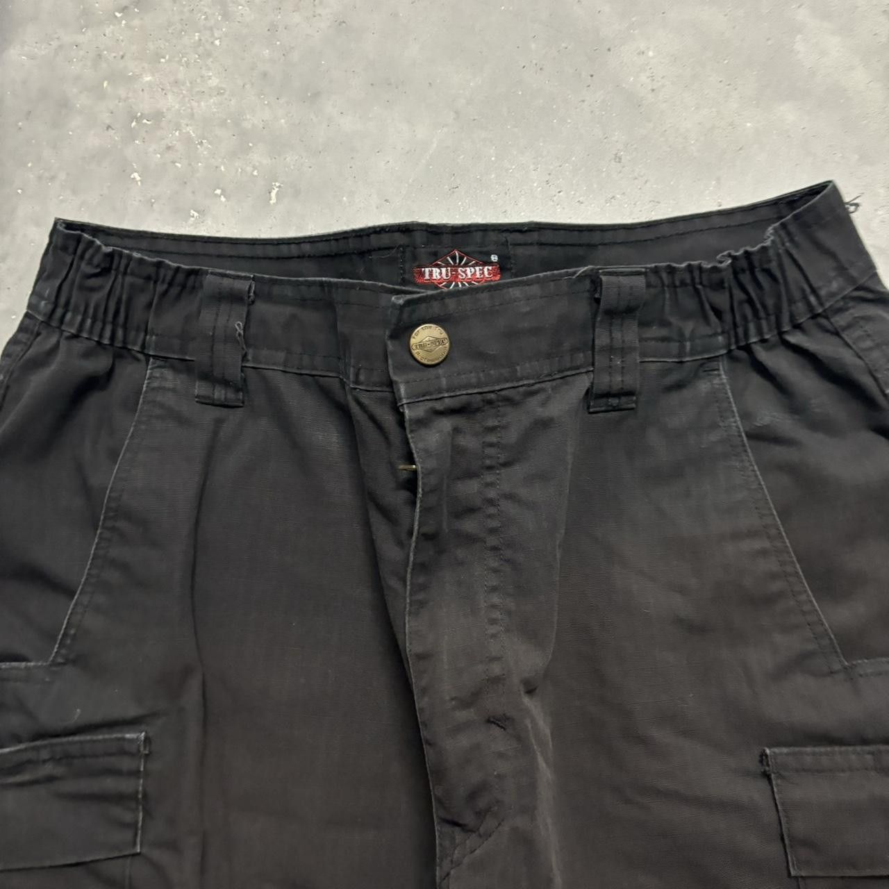 Japanese Brand × Vintage Crazy Vintage Y2K/2000s Black Skater Workwear Cargo Shorts! Size US 33 - 2 Thumbnail