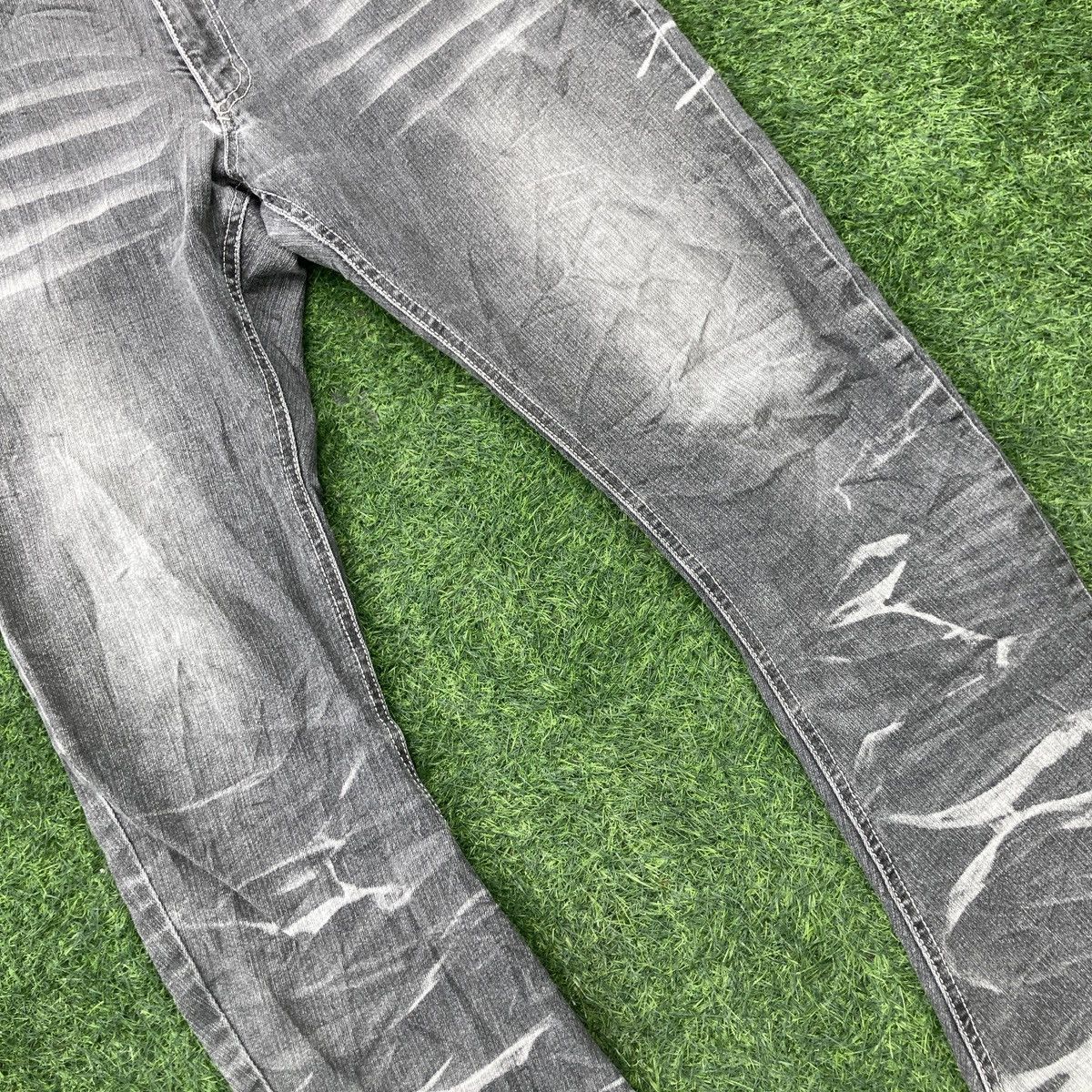 semanticdesign SEMANTIC DESIGN FLARED DISTRESSED JEANS Size US 32 / EU 48 - 4 Thumbnail