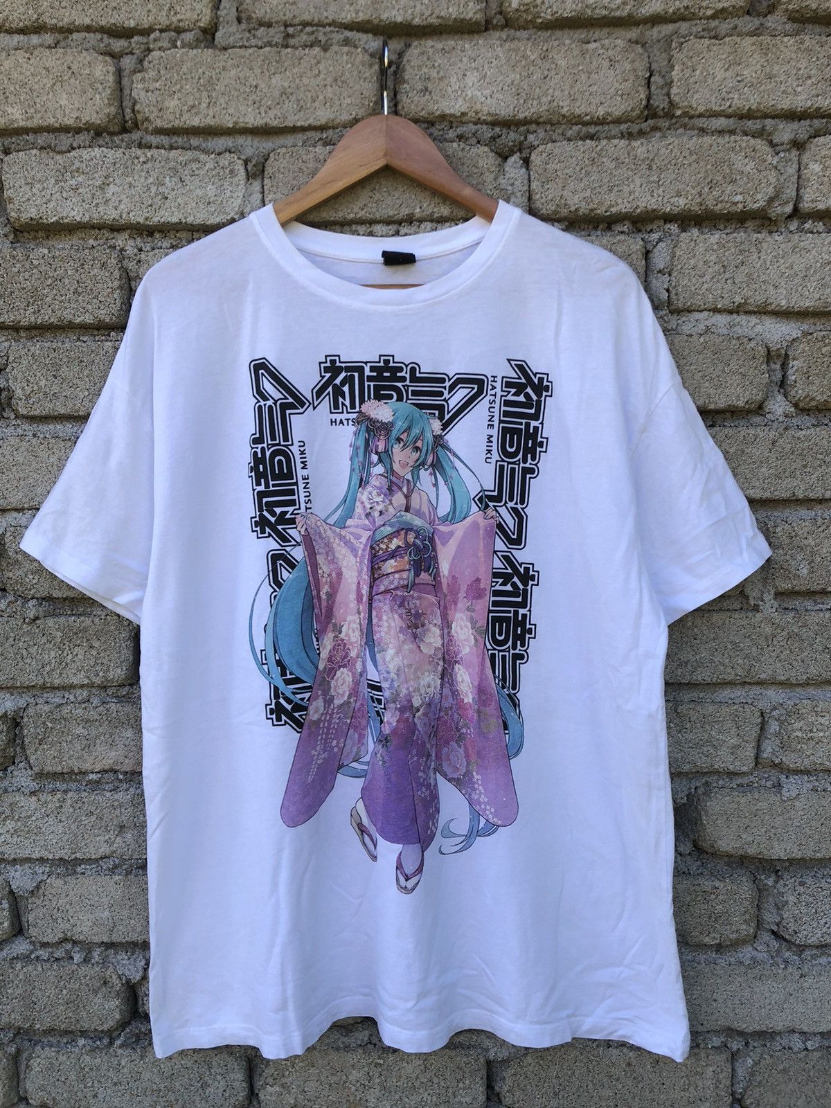 Anime Vintage Y2K Anime Hatsune Miku Kimono Movie Tshirt Size US L / EU 52-54 / 3 - 1 Thumbnail