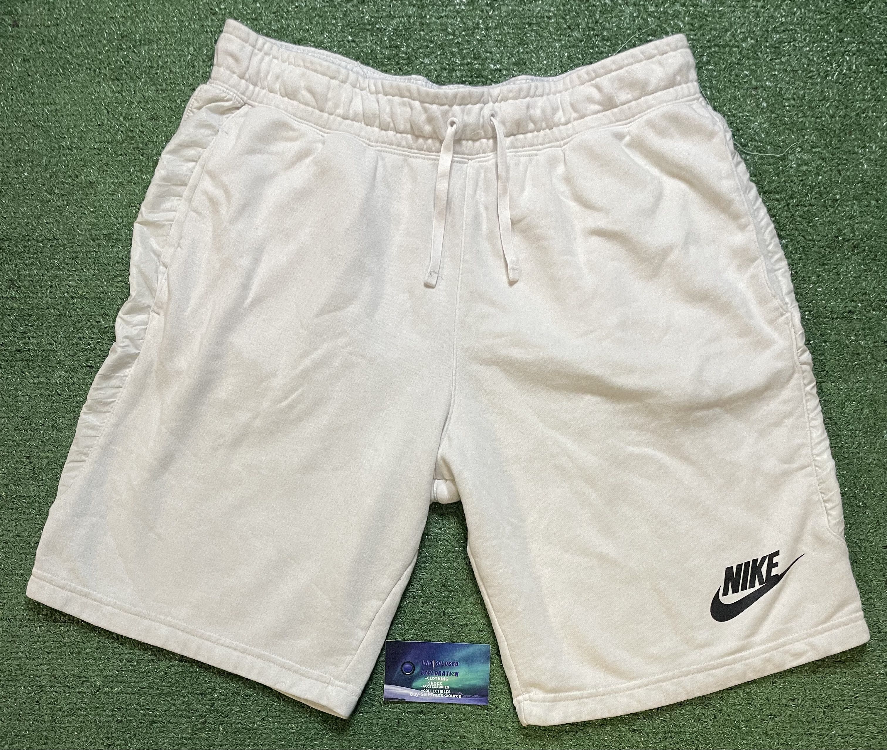 Nike Nike alumni white shorts Size US 34 / EU 50 - 1 Thumbnail