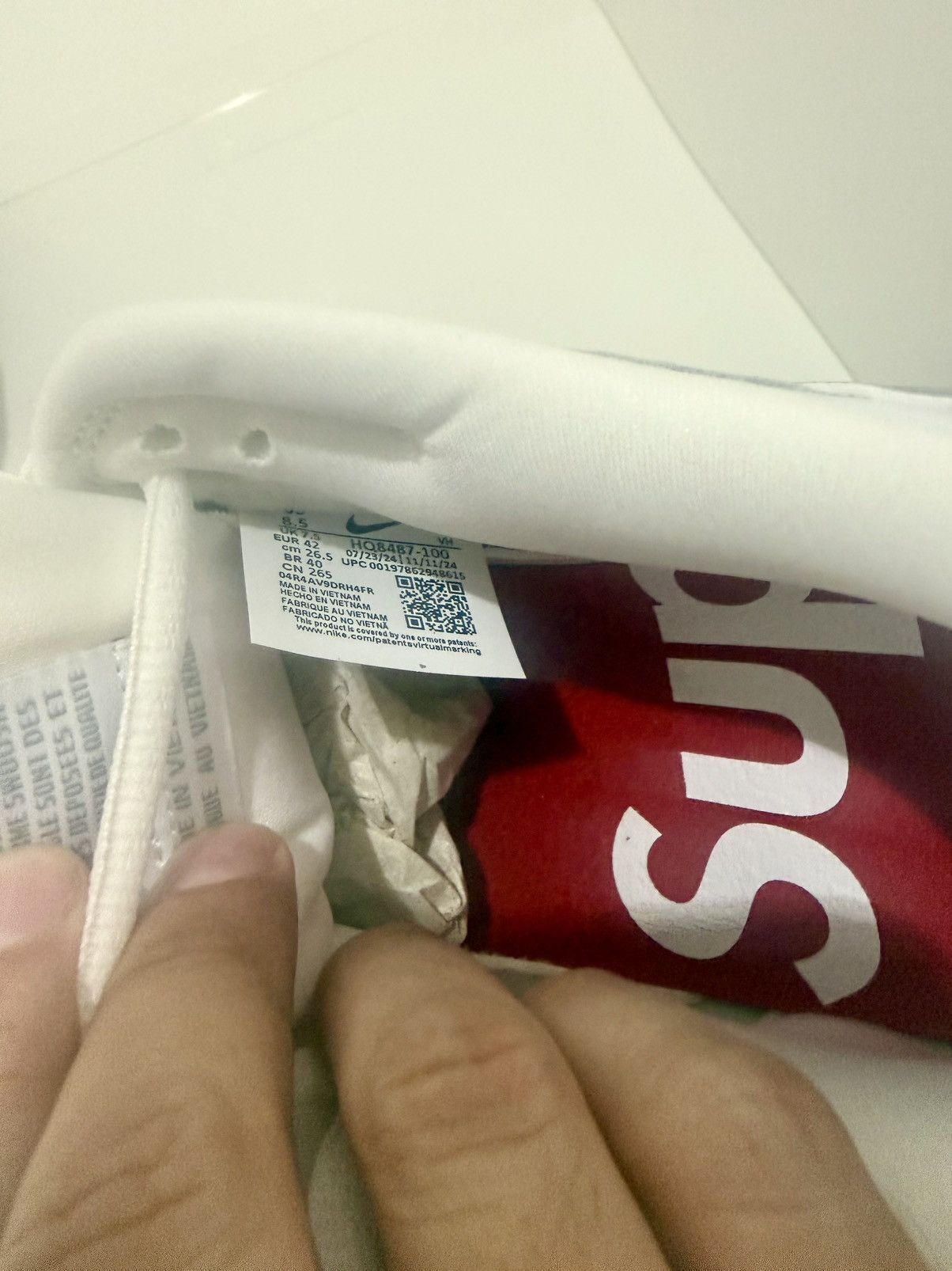 Nike × Supreme SUPREME 94 Nike SB Dunk Low OG QS FW25 White Silver Size US 8.5 / EU 41-42 - 9 Thumbnail