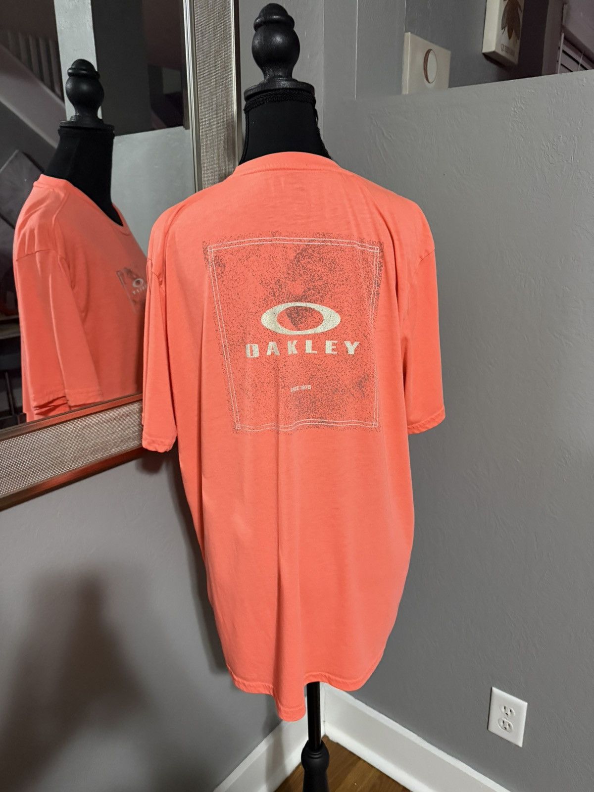 Buckle Black Buckle 4 Shirt Bundle Size XL. 2 Hurley, 1 Oakley, & 1 Veece Size US XL / EU 56 / 4 - 4 Thumbnail