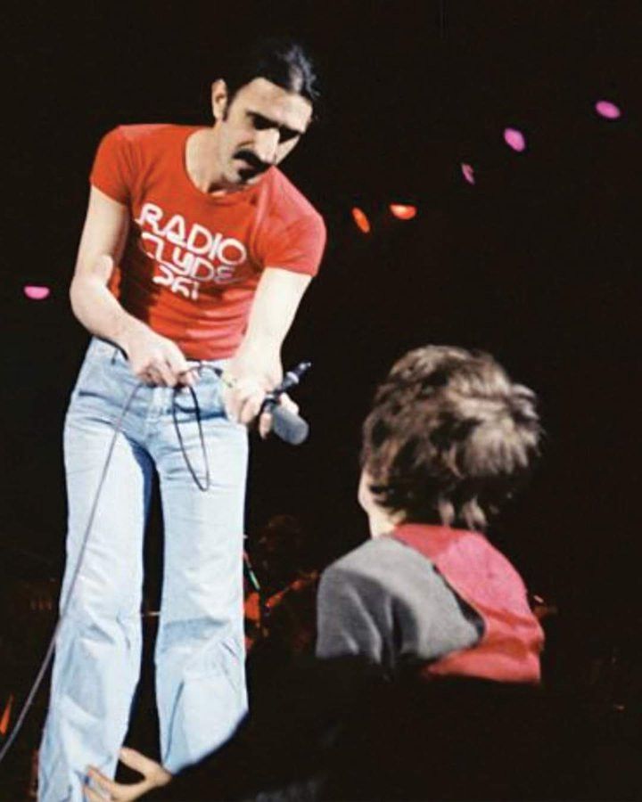 Band Tees Wornfree Frank Zappa wearing a Radio Clyde 261 in 1979 Size US L / EU 52-54 / 3 - 1 Thumbnail