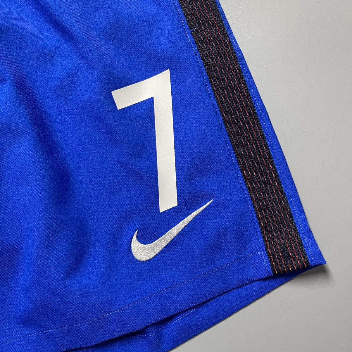 Vintage FRANCE NIKE 2016 EURO FOOTBALL HOME JERSEY #7 GRIEZMANN Size US 34 / EU 50 - 3 Thumbnail