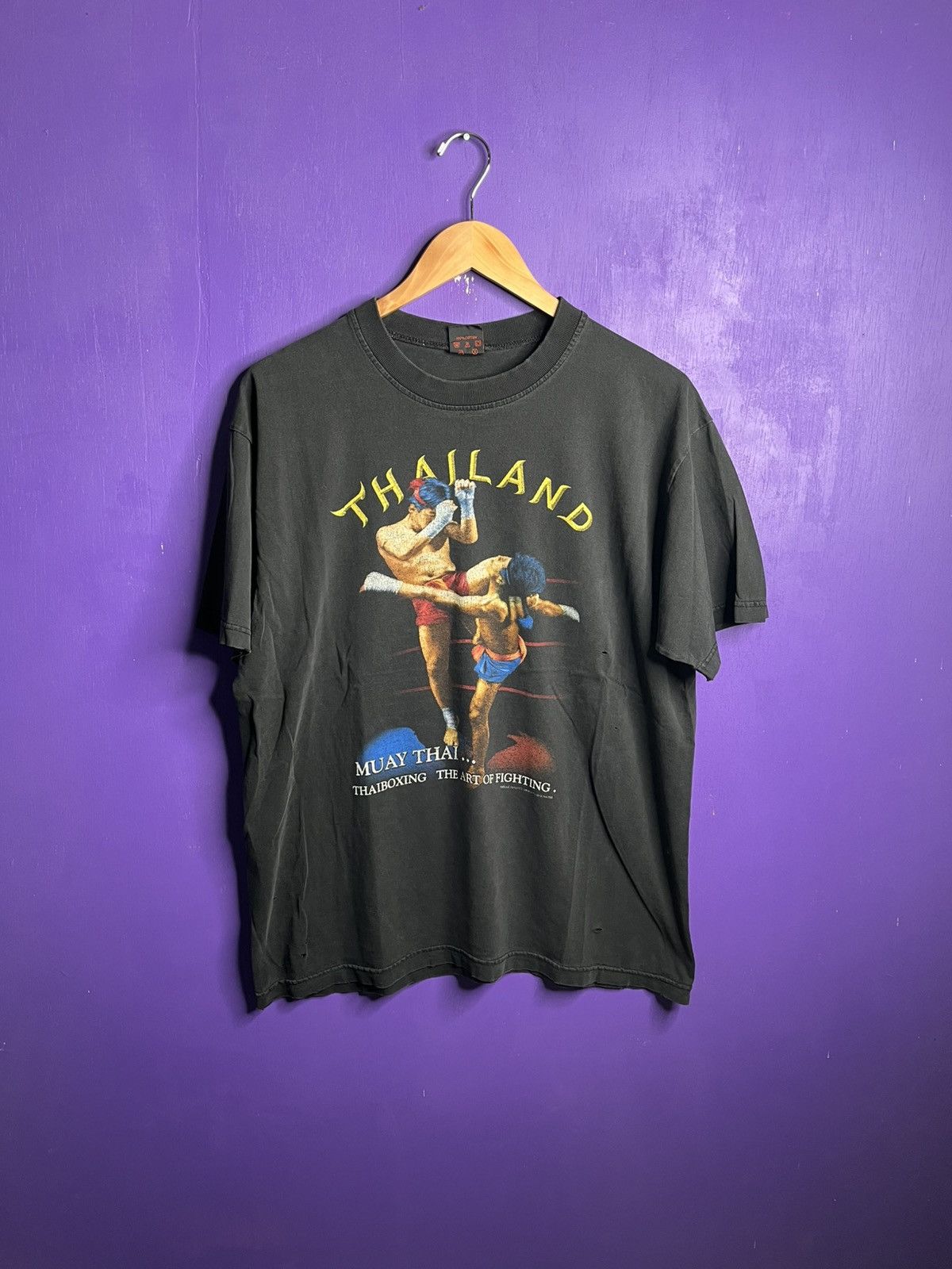 Vintage Vintage 00s Thailand boxing faded t-shirt Size US L / EU 52-54 / 3 - 1 Thumbnail