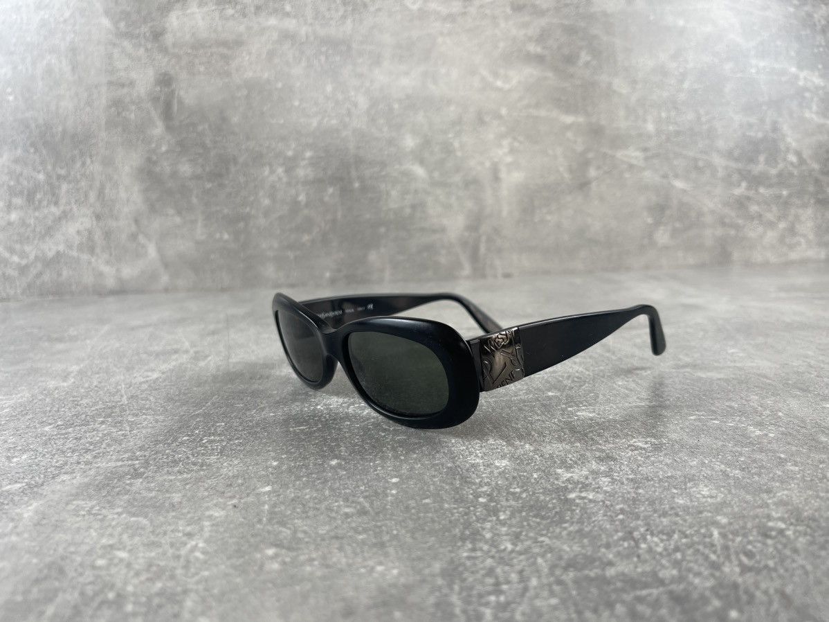 Yves Saint Laurent Yves Saint Laurent YSL Logo Oval Black Vintage Sunglasses Size ONE SIZE - 1 Thumbnail