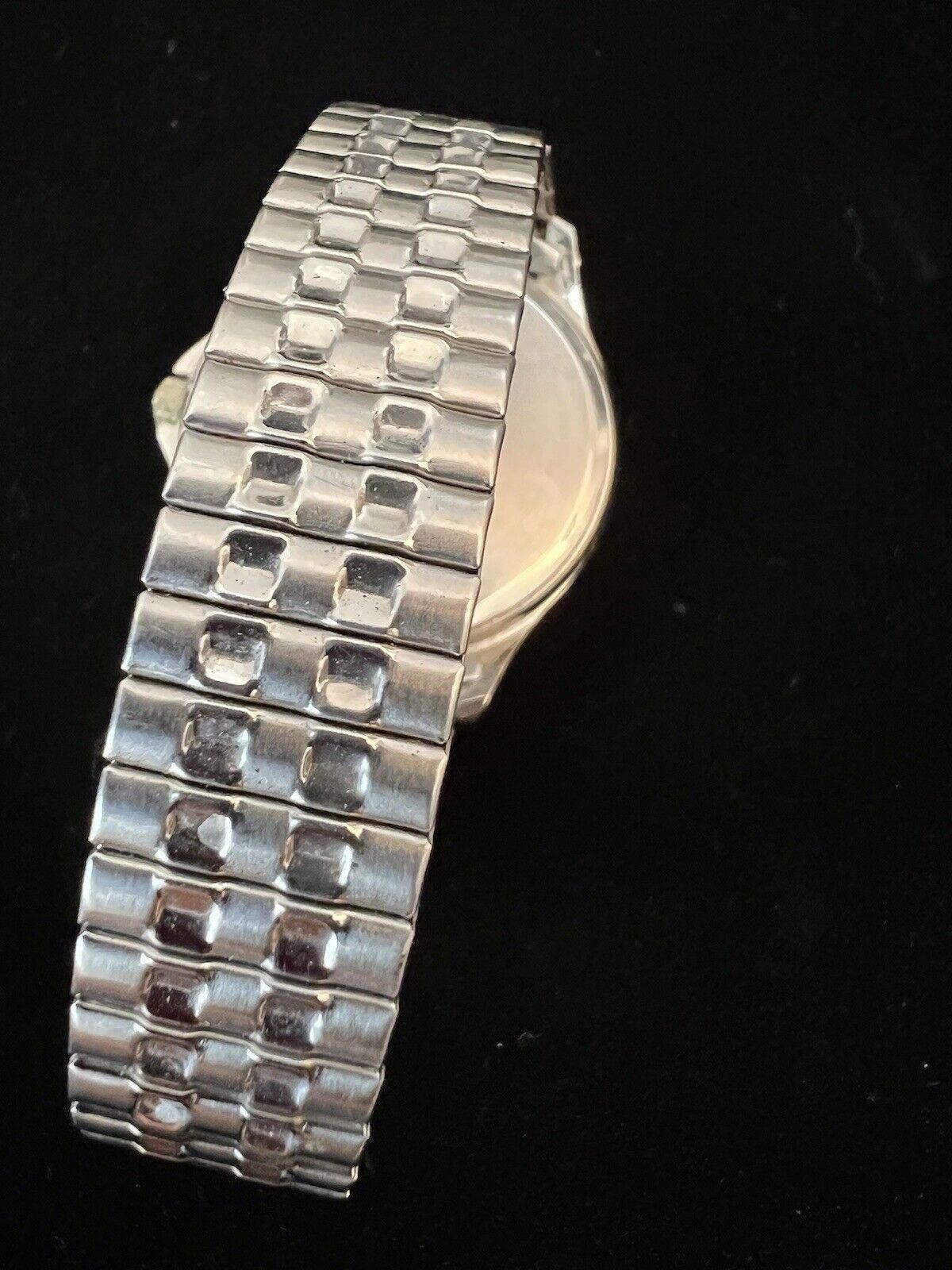 Designer Unbranded Men’s Watch New Battery Stretchy Band Size ONE SIZE - 4 Thumbnail