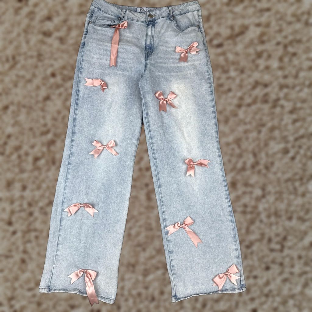 Vintage Refuge Denim Jeans Womens 9 Light Wash High Rise Wide-Leg Bow Embellished 90s Satin Ribbon Pockets Size 30" / US 8 / IT 44 - 1 Thumbnail