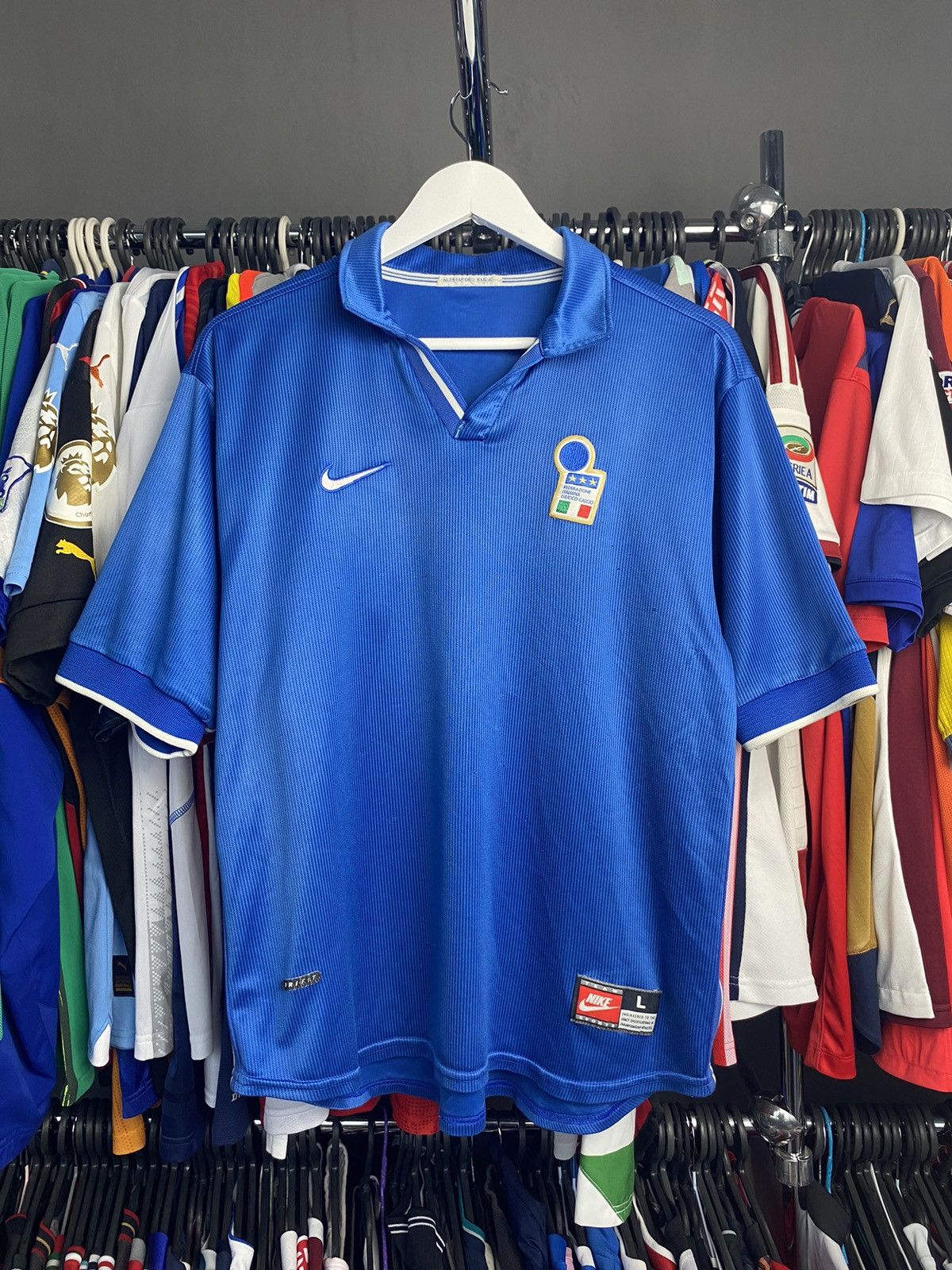 Nike 1997/98 NIKE ITALY HOME SOCCER FOOTBALL JERSEY SHIRT Size US L / EU 52-54 / 3 - 1 Thumbnail
