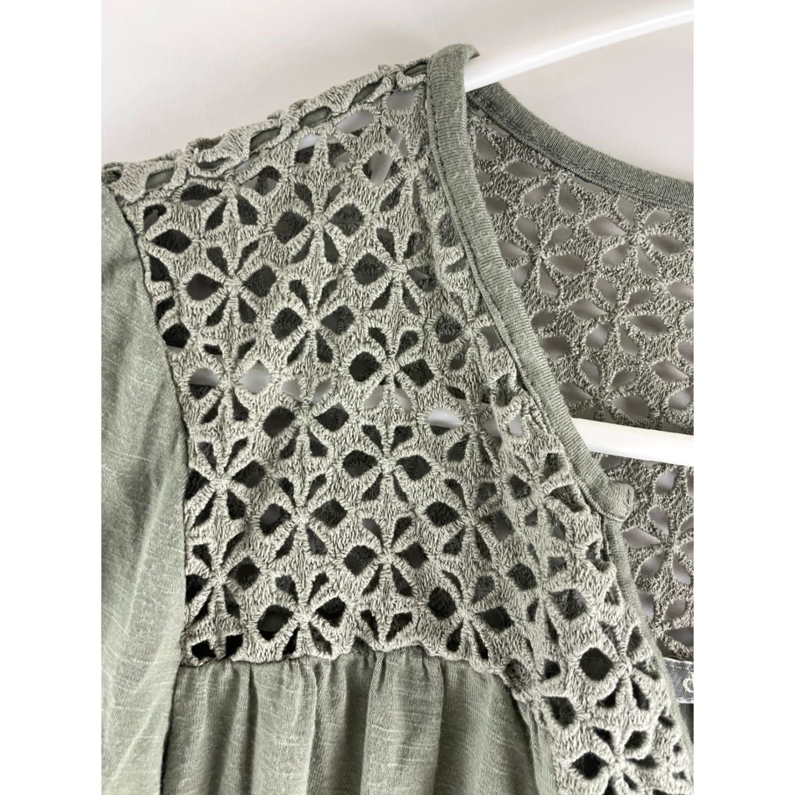 Vintage Daniel Rainn Blouse Women's S Sage Green Floral Crochet 3/4 Sleeve Lace Neck Shirt Womens Small Green Floral Crochet V-Neck Modern Breathable Size S / US 4 / IT 40 - 4 Thumbnail