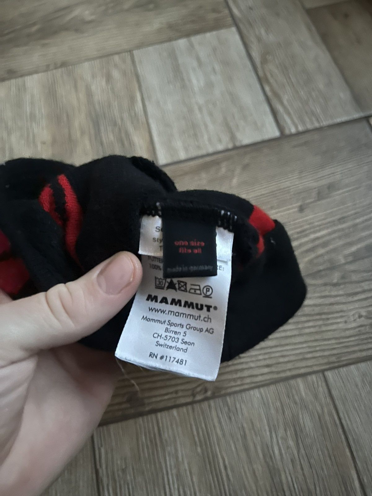Mammut Mammut Classic Logo Beanie — Black/Red Size ONE SIZE - 5 Thumbnail