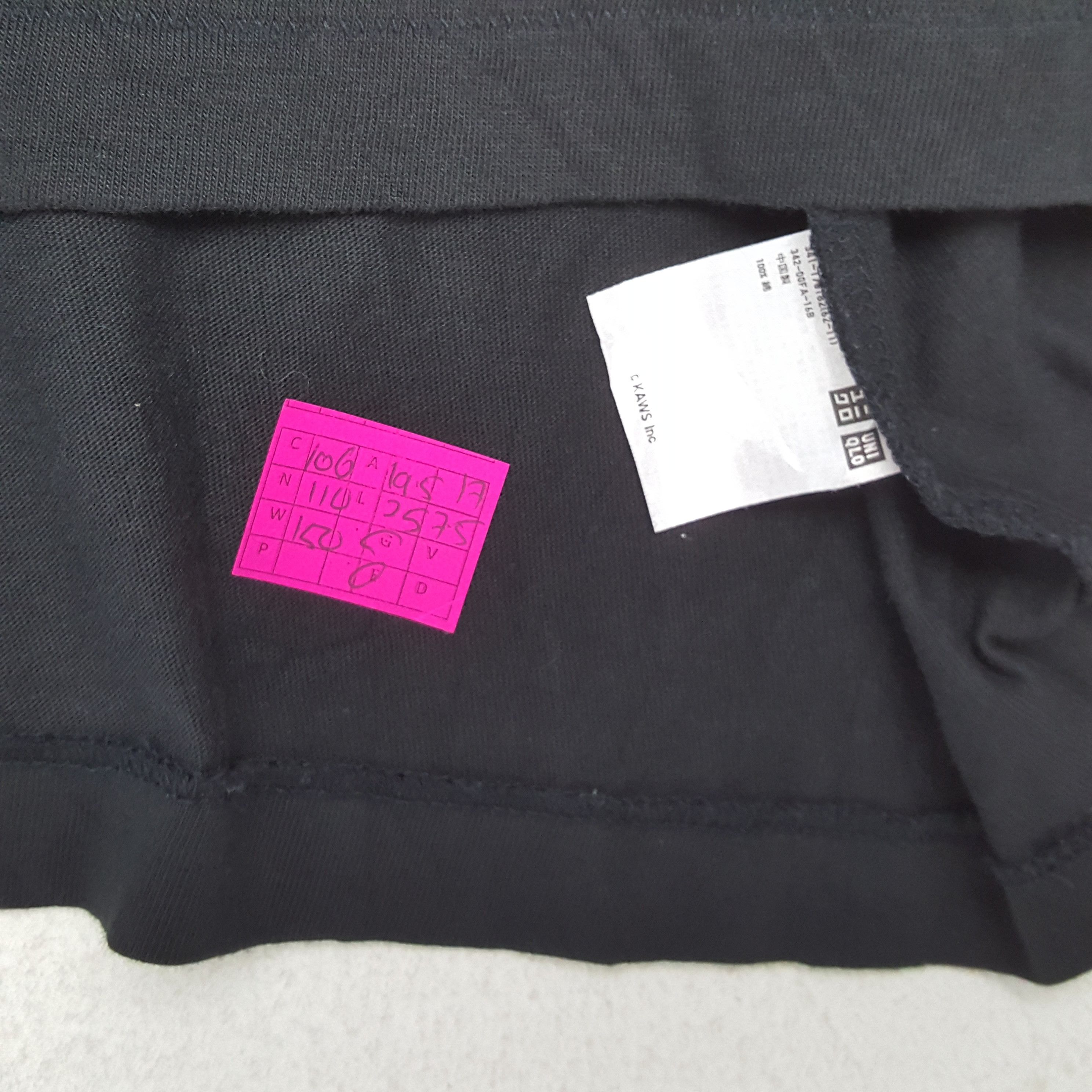 Kaws × Uniqlo KAWS X Japanese Brand Big Design Streetwear Tshirt Size US M / EU 48-50 / 2 - 4 Thumbnail