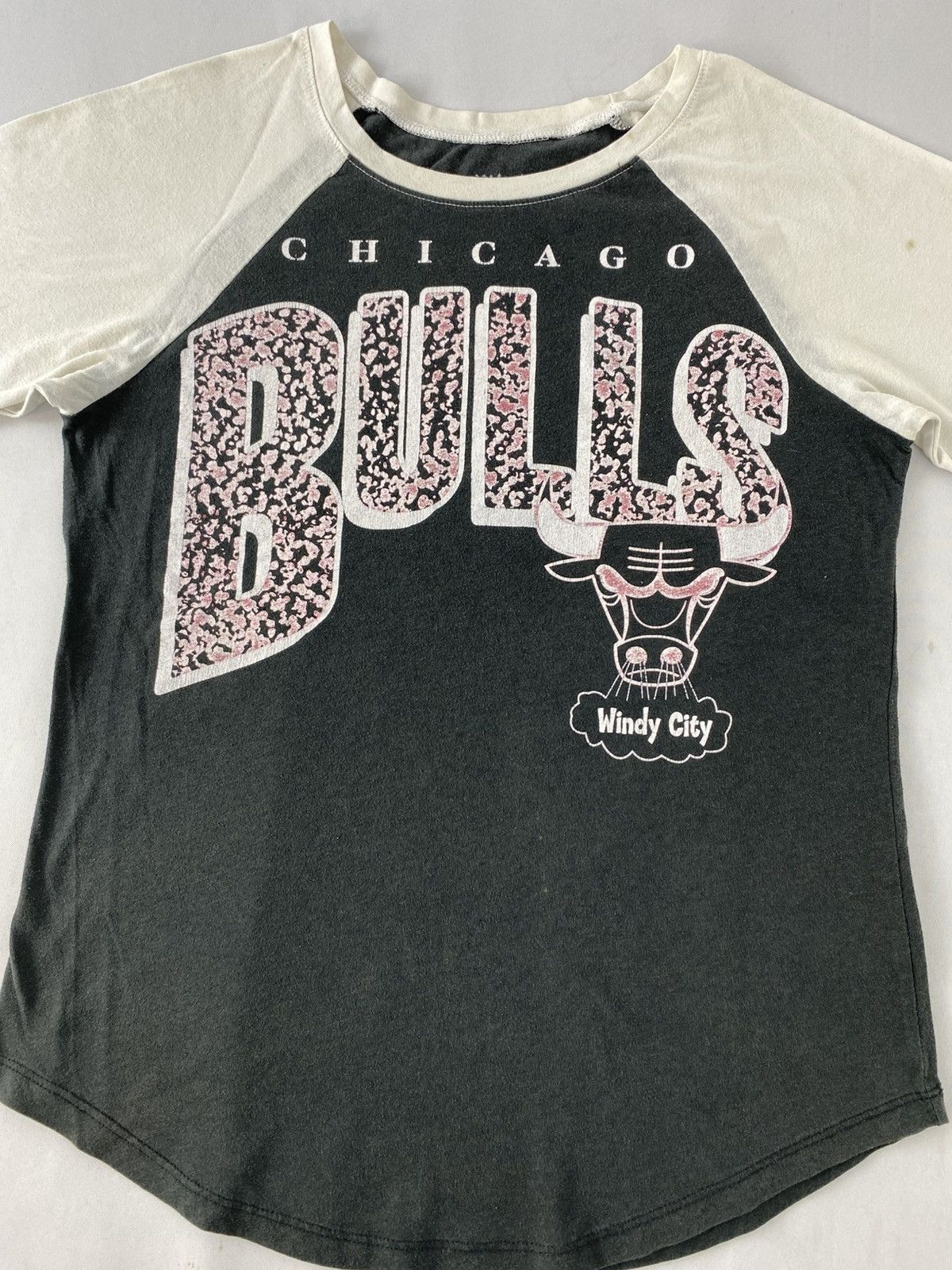 NBA Mighty Fine Hardwood NBA Chichago Bulls Raglan Printed Tee Size S / US 4 / IT 40 - 3 Thumbnail