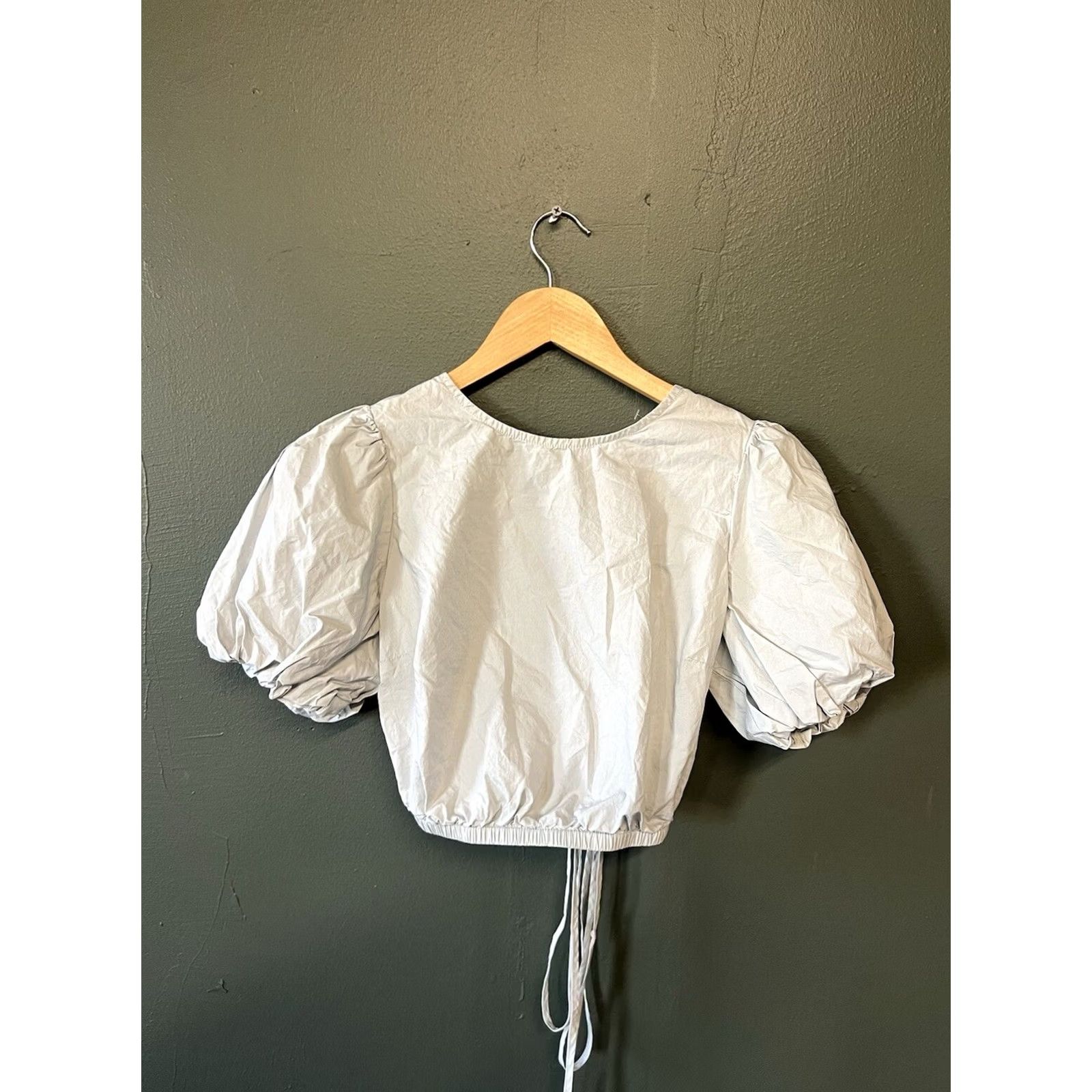 ASTR The Label ASTR The Label Blouse Womens Size Small Gray Cropped Short Sleeve Light Size S / US 4 / IT 40 - 2 Thumbnail