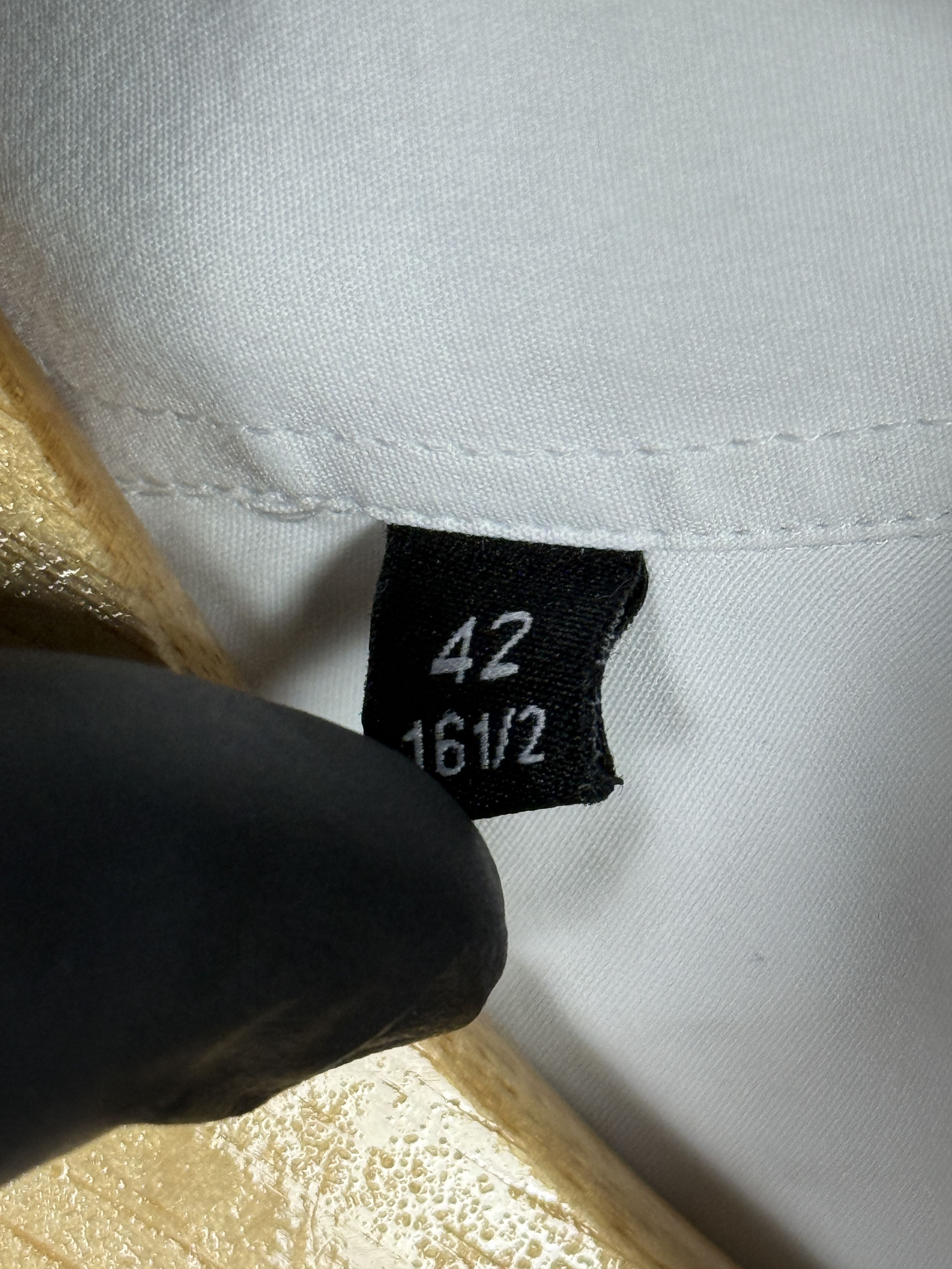 Hugo Boss Classic Hugo Boss white cotton shirt slim fit made in Italy Size US L / EU 52-54 / 3 - 4 Thumbnail