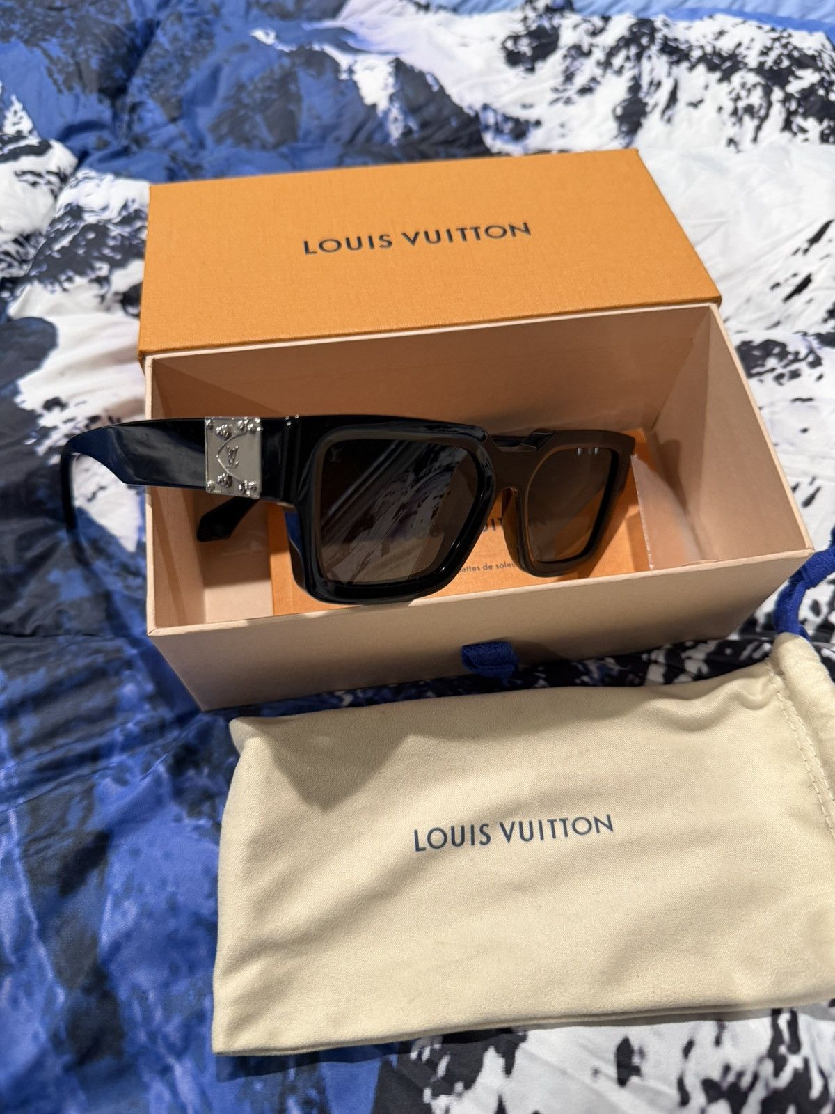 Louis Vuitton Louis Vuitton Shades / Sunglasses Black and silver Size ONE SIZE - 1 Thumbnail