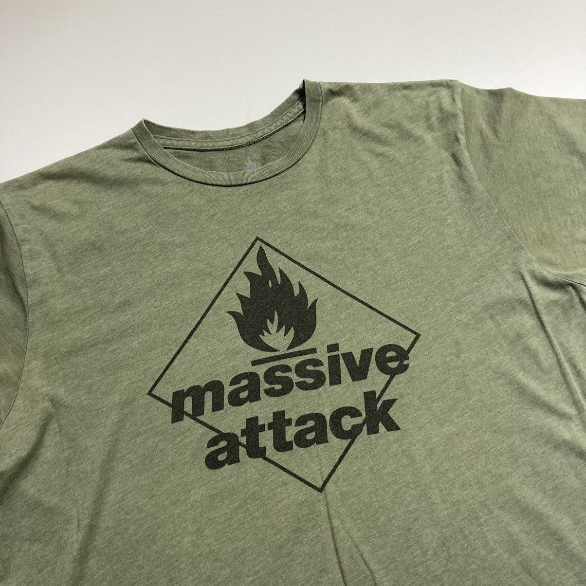 Rap Tees vintage massive attack trip hop electronic downtempo band Size US L / EU 52-54 / 3 - 2 Thumbnail
