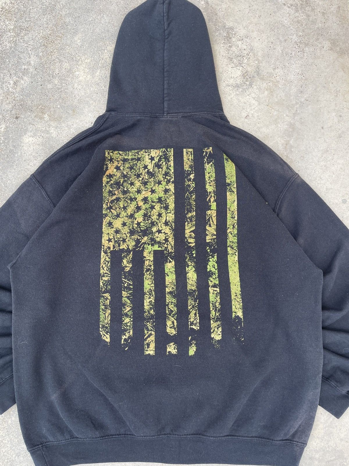 Vintage Y2K Black Camo American Flag Pullover Hoodie Size US L / EU 52-54 / 3 - 2 Thumbnail