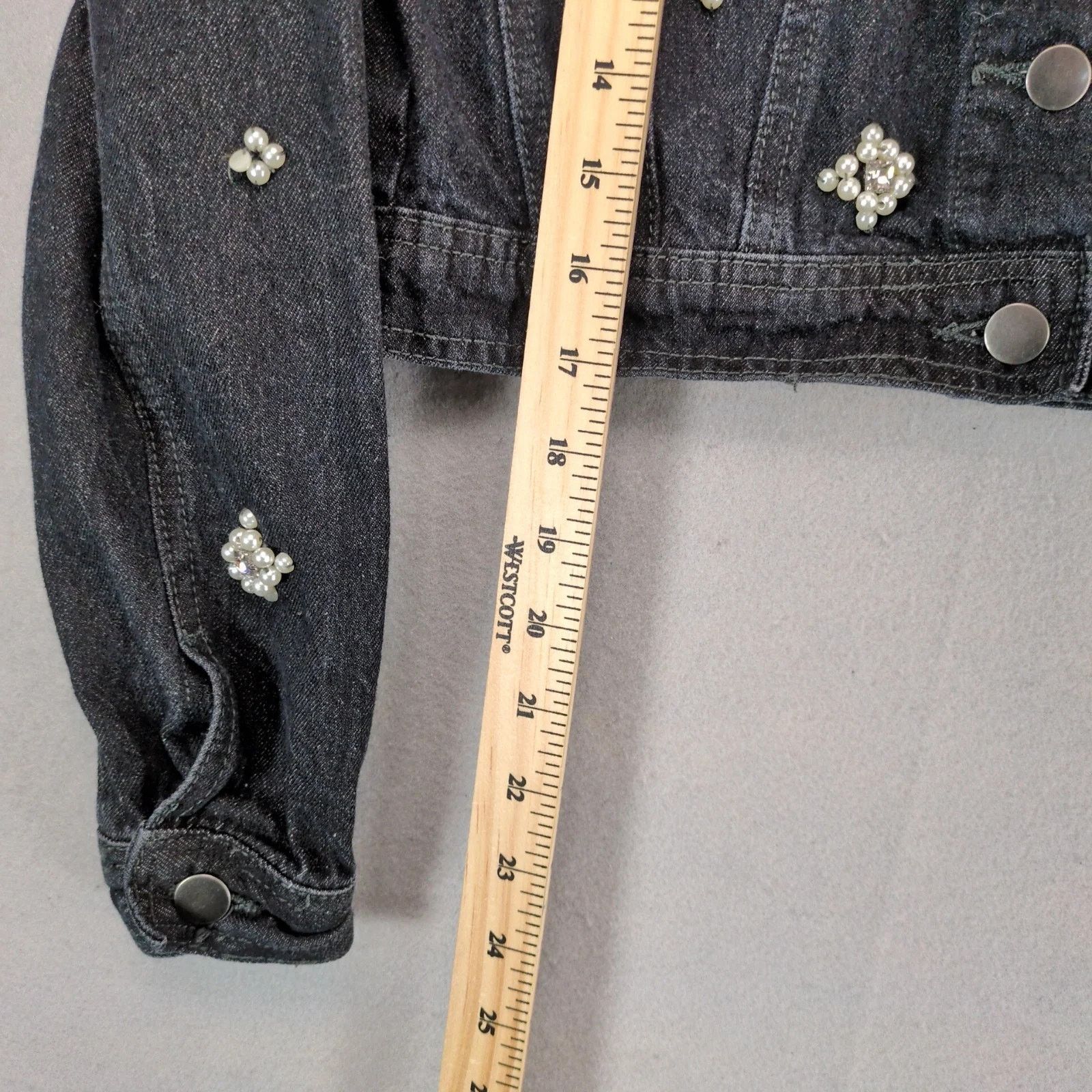 Forever 21 Forever 21 Embellished Black Denim Cropped Jean Jacket M Size M / US 6-8 / IT 42-44 - 7 Thumbnail