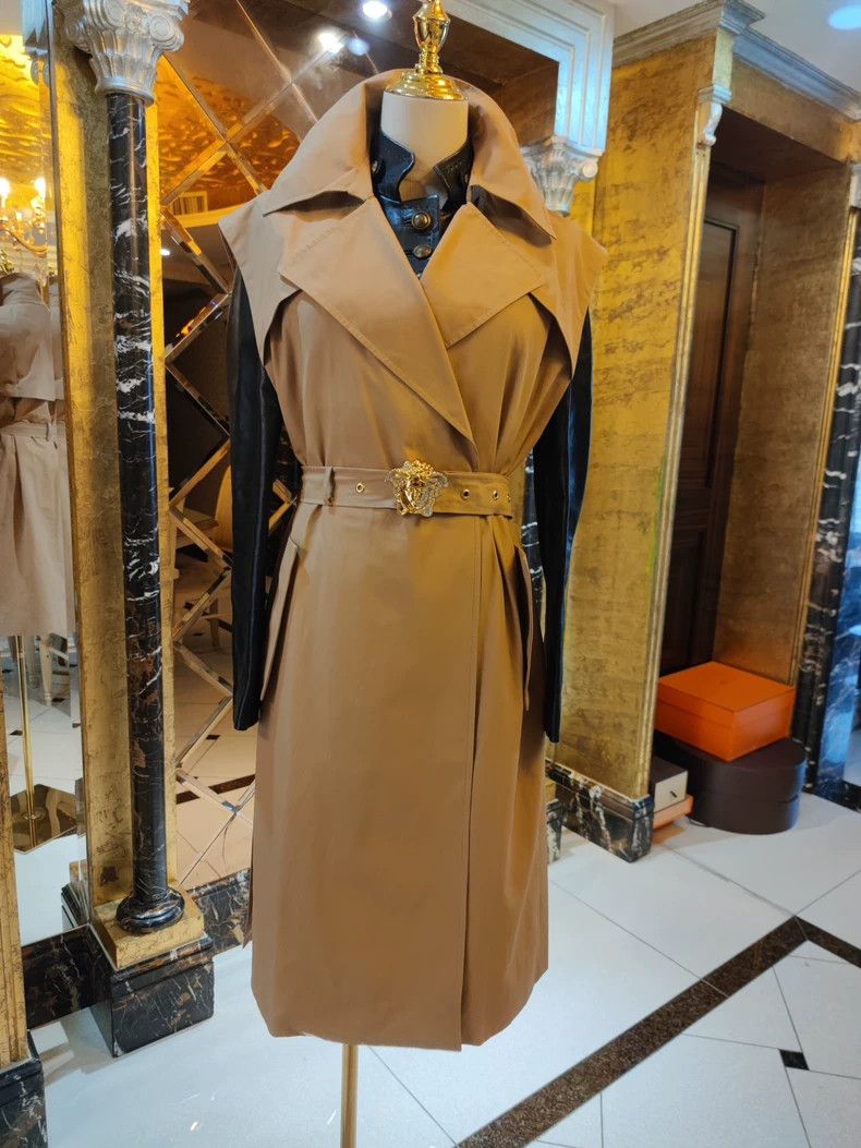 Versace Versace Rhinestone Medusa three-dimensional belt trench co Size M / US 6-8 / IT 42-44 - 1 Thumbnail