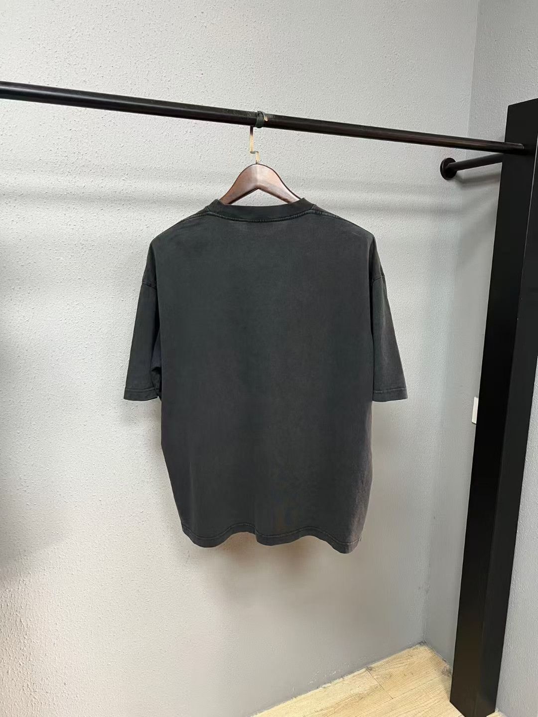 Balenciaga balenciaga small logo short sleeve shirt Size US M / EU 48-50 / 2 - 2 Thumbnail