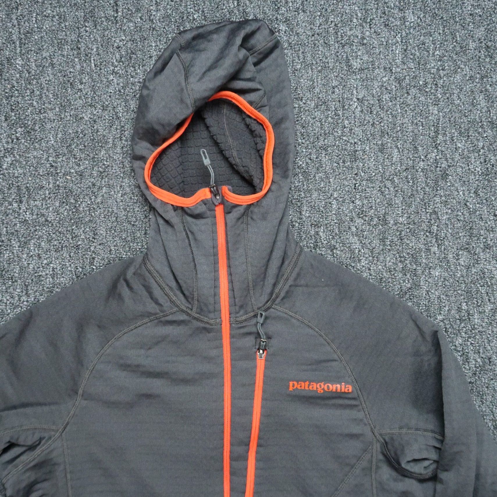 Patagonia VINTAGE Patagonia Hoodie Jacket Men XS Gray R1 Hoody Zip Pullover Fleece Knit Zip Closure Pockets Hooded Size US XS / EU 42 / 0 - 2 Thumbnail