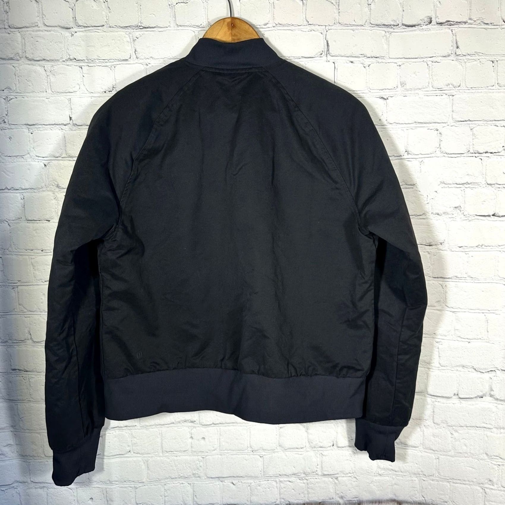 Lululemon Lululemon Bomber Jacket Shirt Womens Full Zip Solid Black 6 Lightweight Quilted Logo Wind-Resistant Size M / US 6-8 / IT 42-44 - 6 Thumbnail